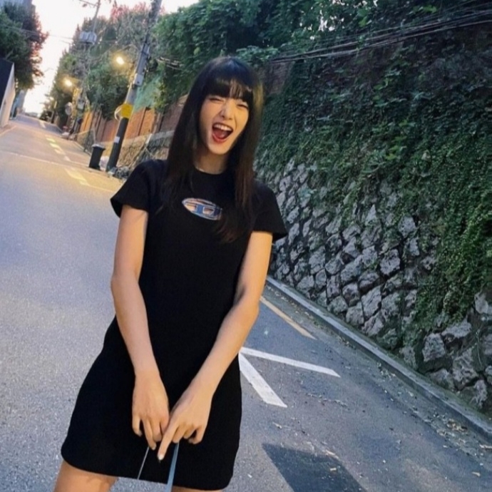 (W) Diesel T-Angie Peekaboo Logo T-Shirt Black 착용 스타일 - 2