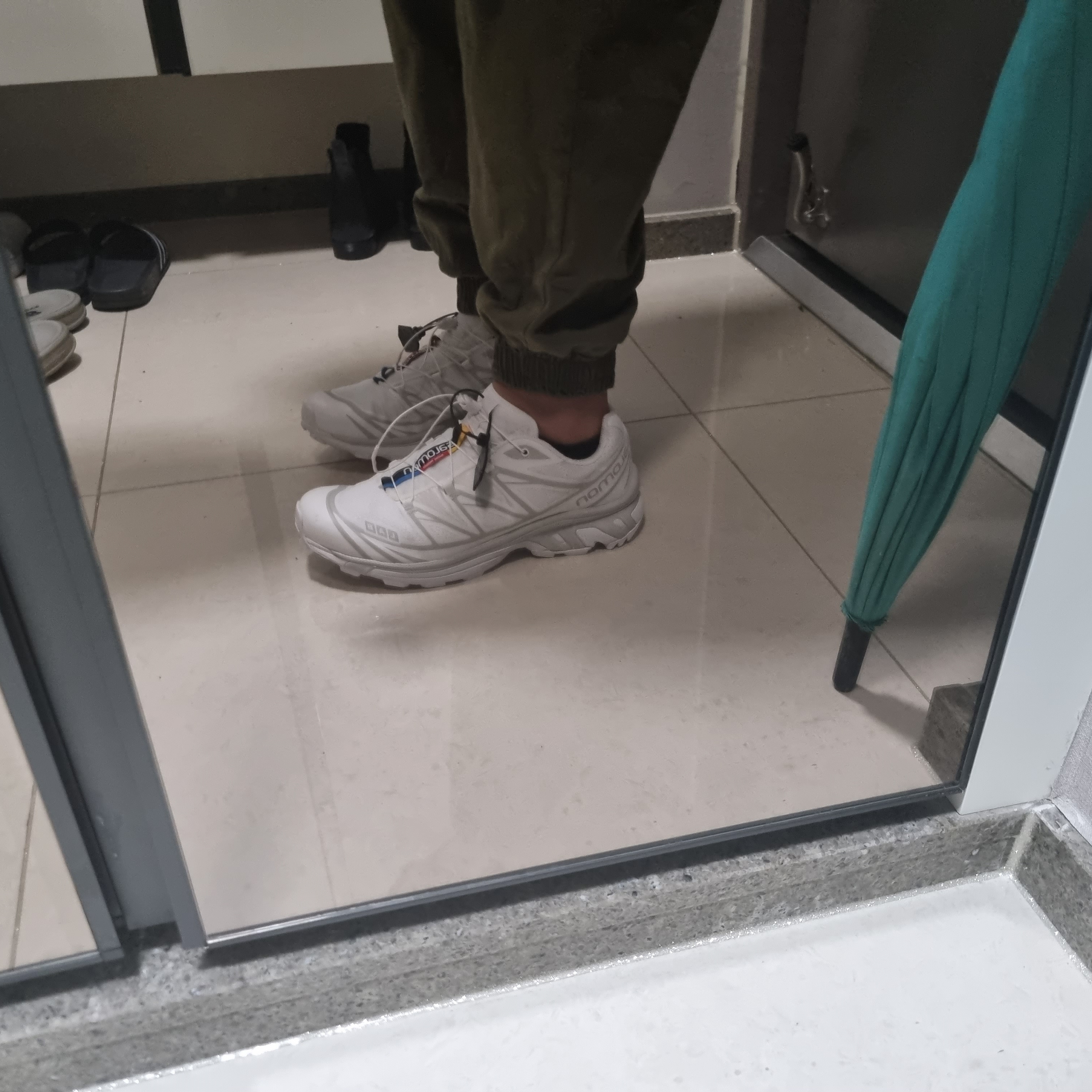 Salomon XT-6 ADV White 착용 스타일