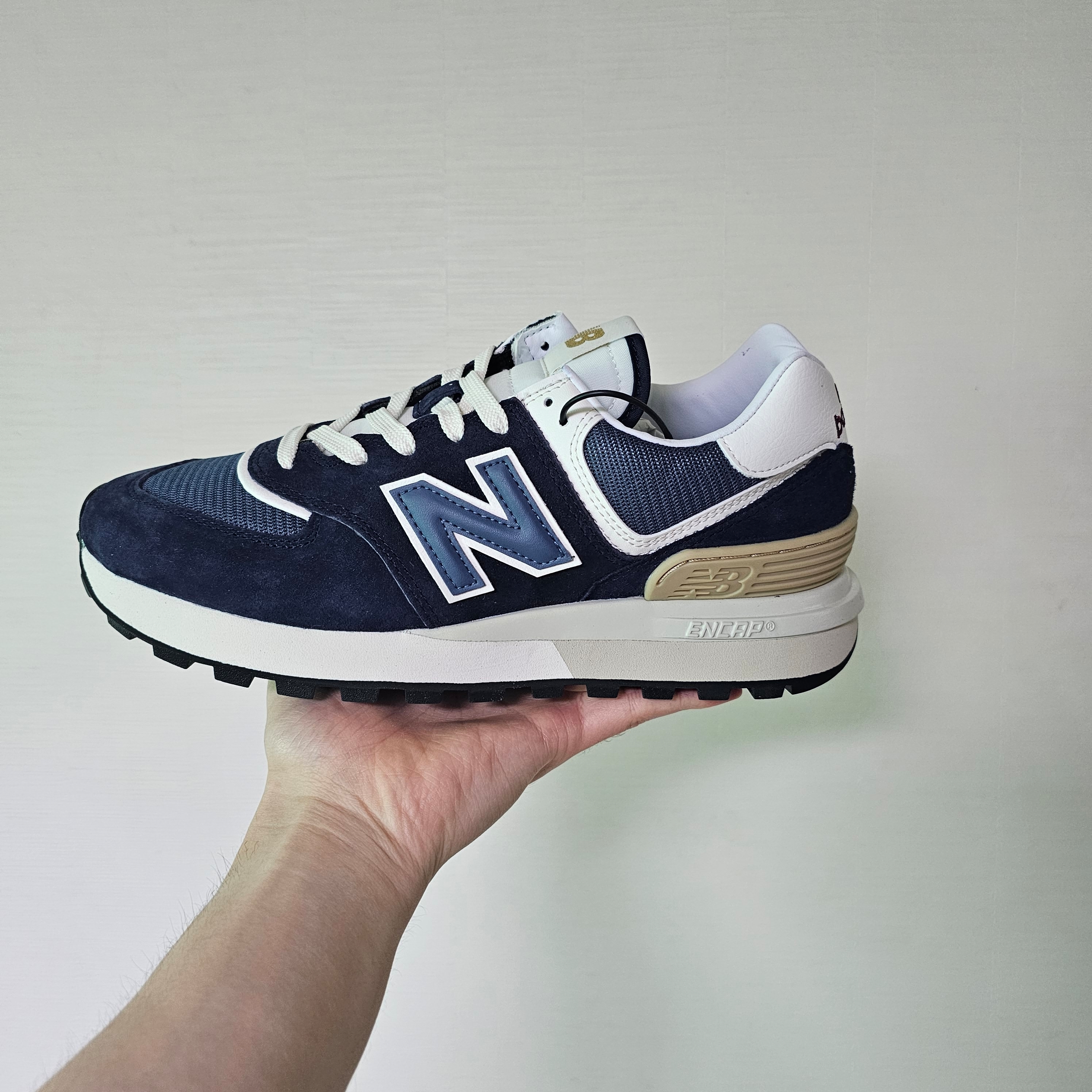 New Balance 574 Legacy Navy 착용 스타일 - 3