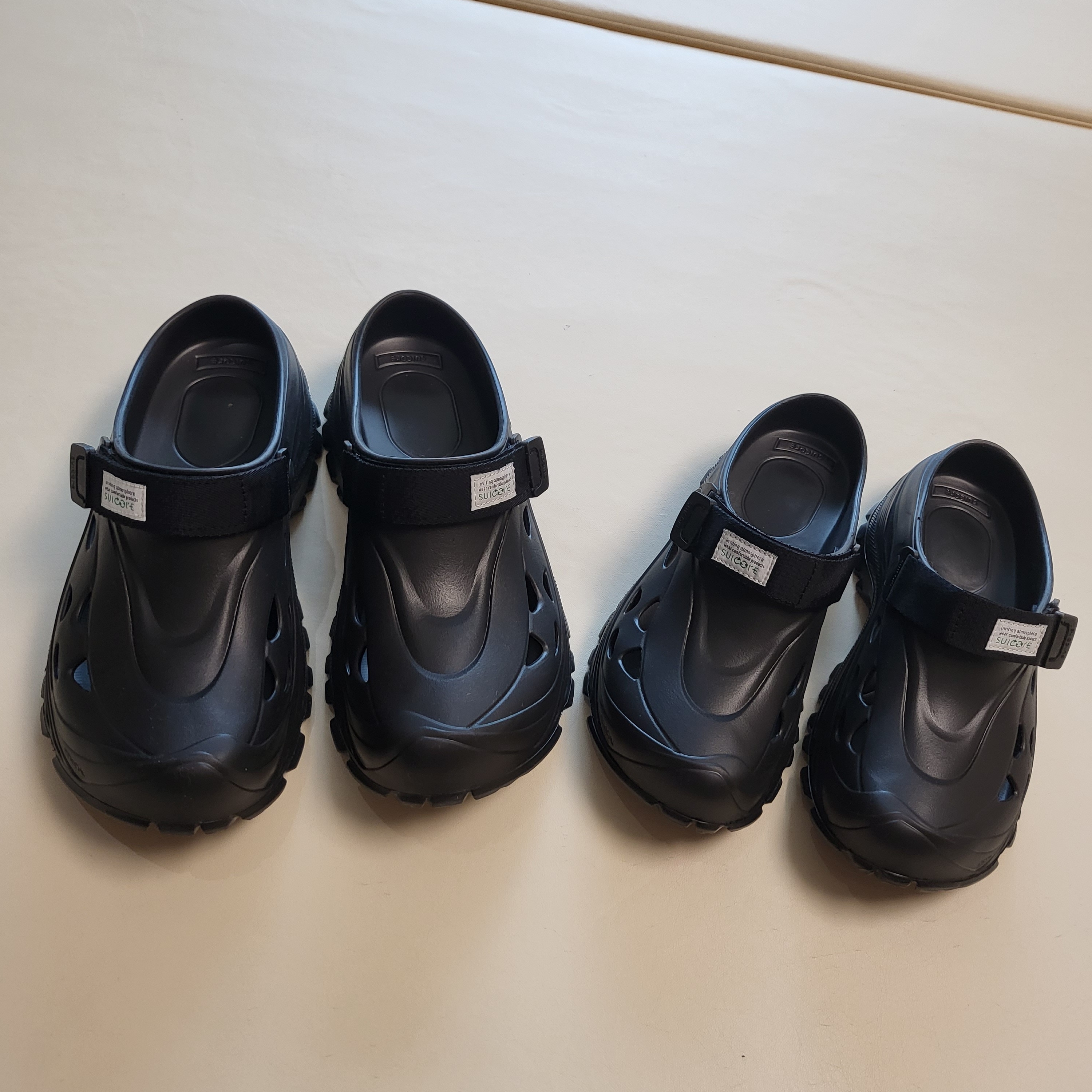 Suicoke Mok Sandals Black 착용 스타일