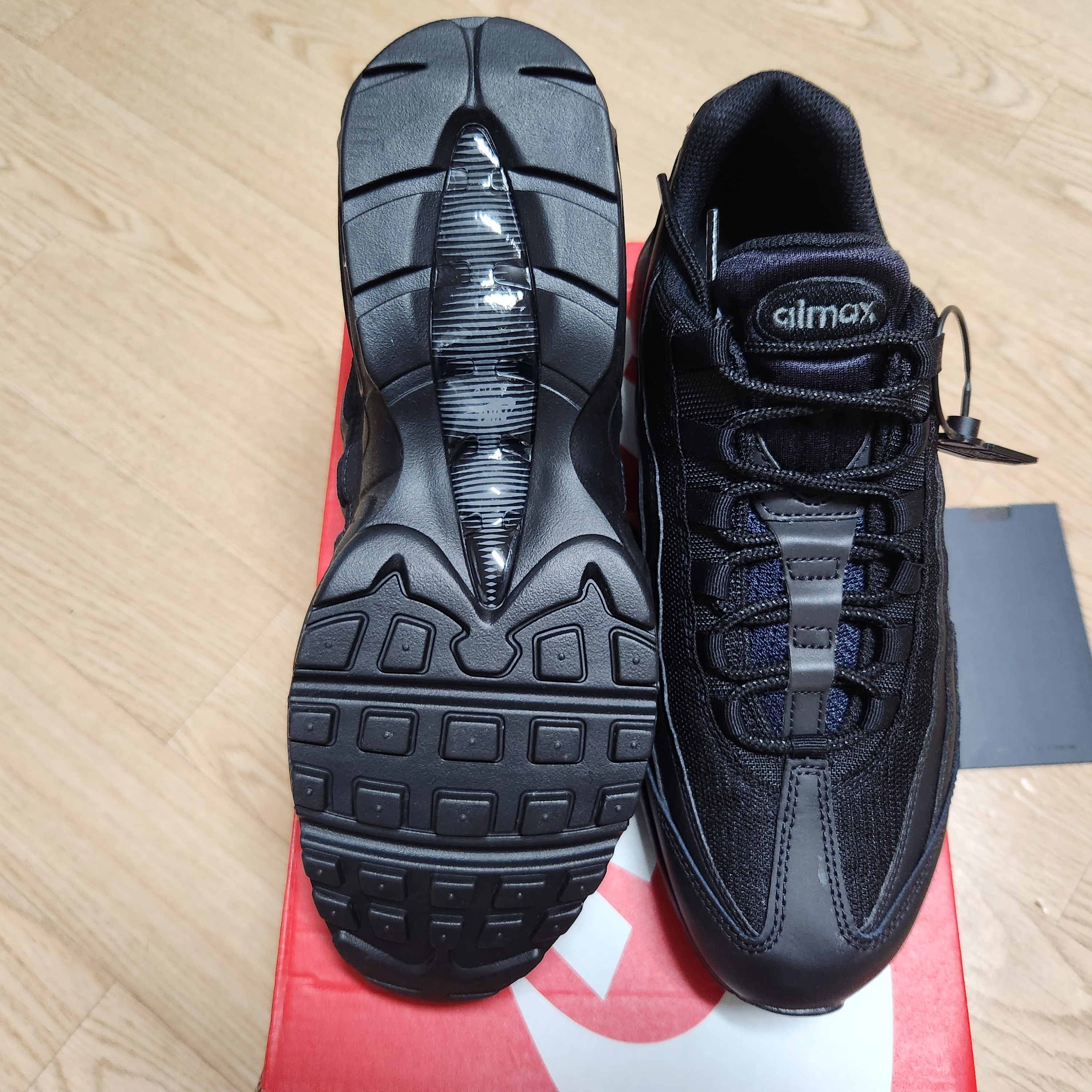 Nike Air Max 95 Essential Triple Black 2020 착용 스타일 - 3