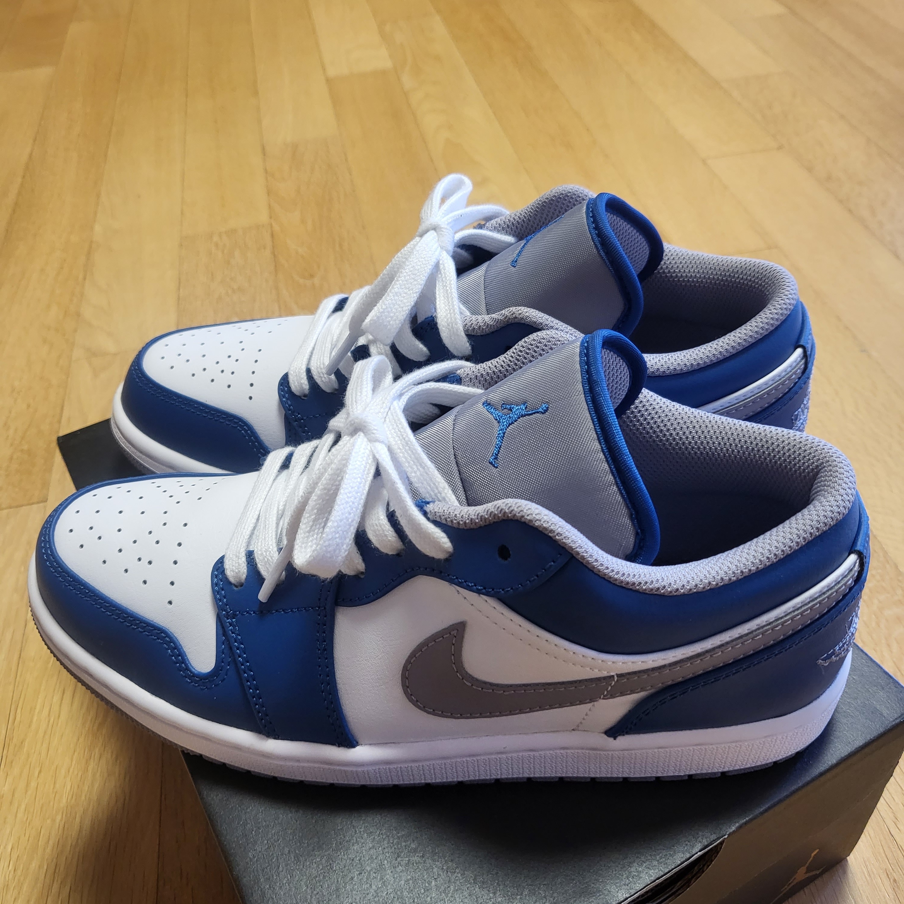 Jordan 1 Low True Blue Cement Grey 착용 스타일 - 2