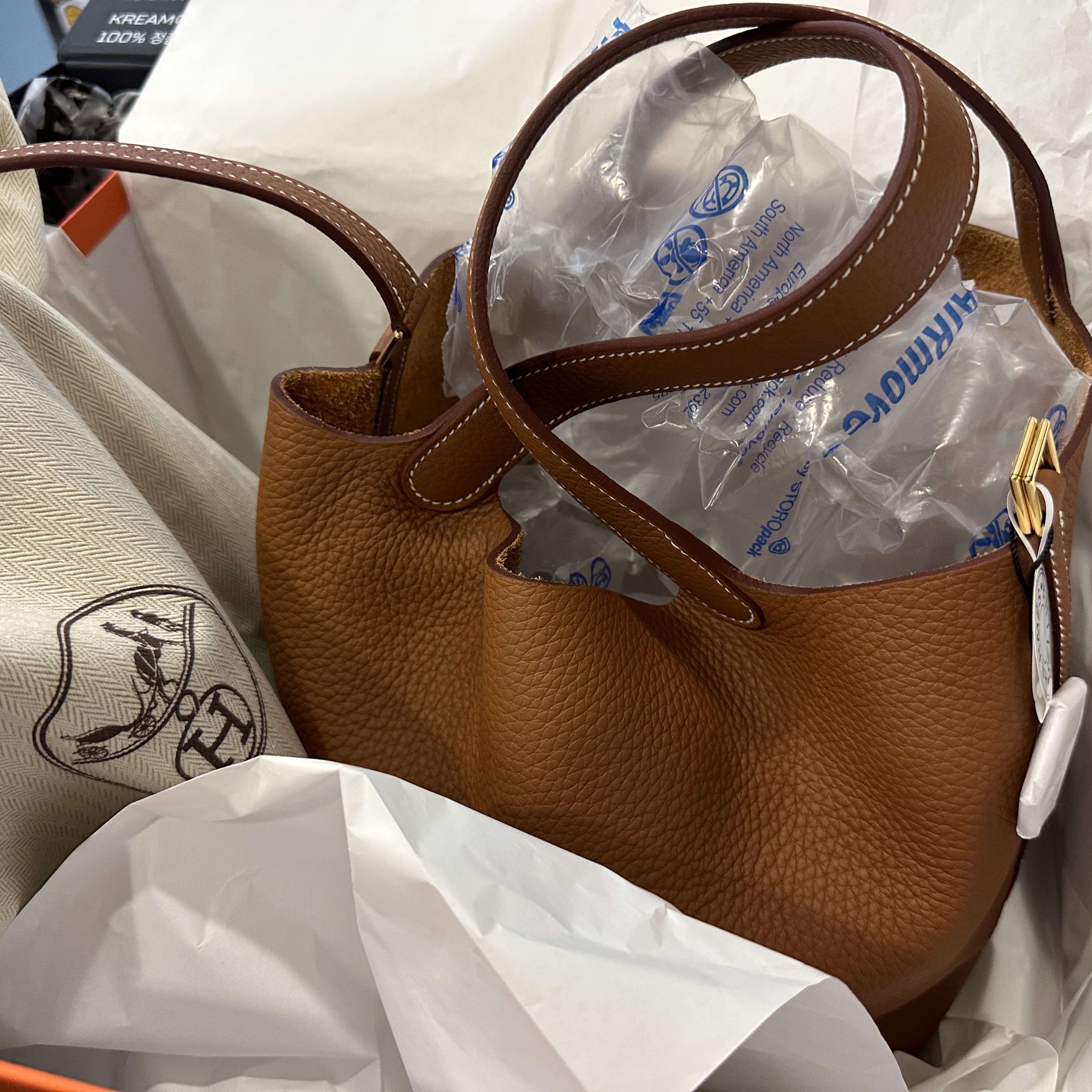 Hermes Picotin Lock 22 Bag Clemence & Gold 착용 스타일 - 2