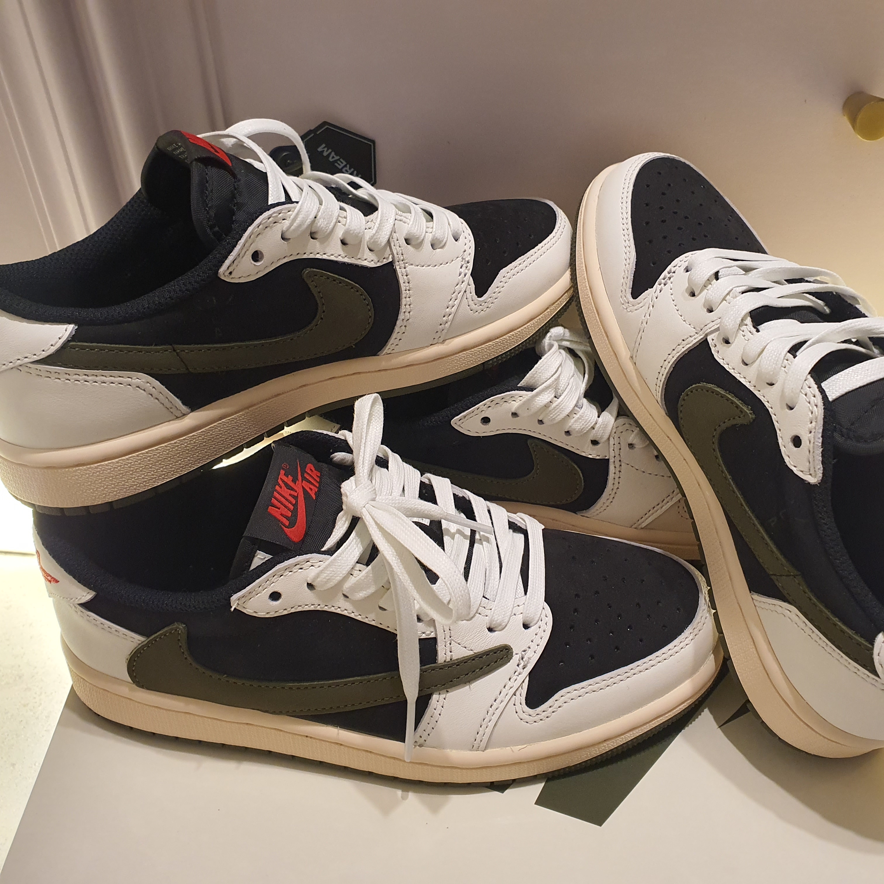 (W) Jordan 1 x Travis Scott Retro Low OG SP Medium Olive 착용 스타일