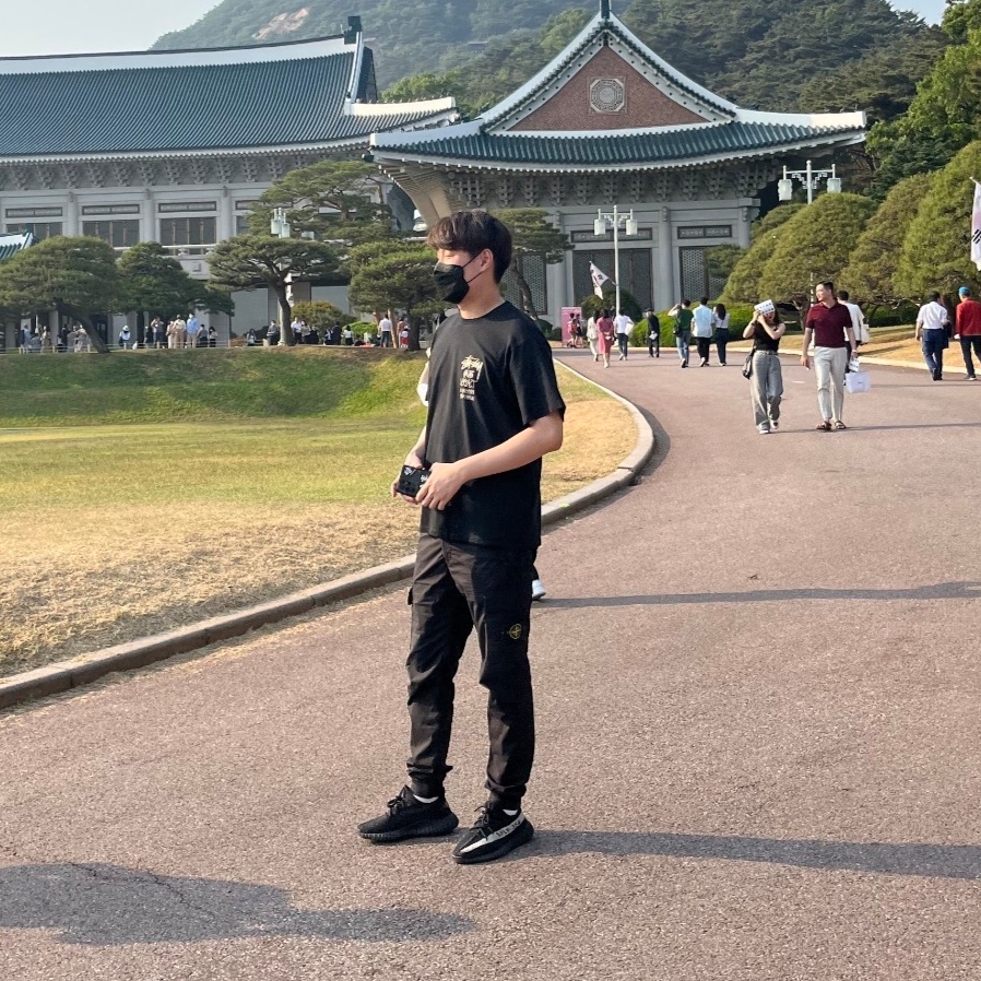 Stone Island 31303 Stretch Cotton Tela Paracadute Cargo Pants Black - 22SS, Adidas Yeezy Boost 350 V2 Core Black White 2022 착용 스타일