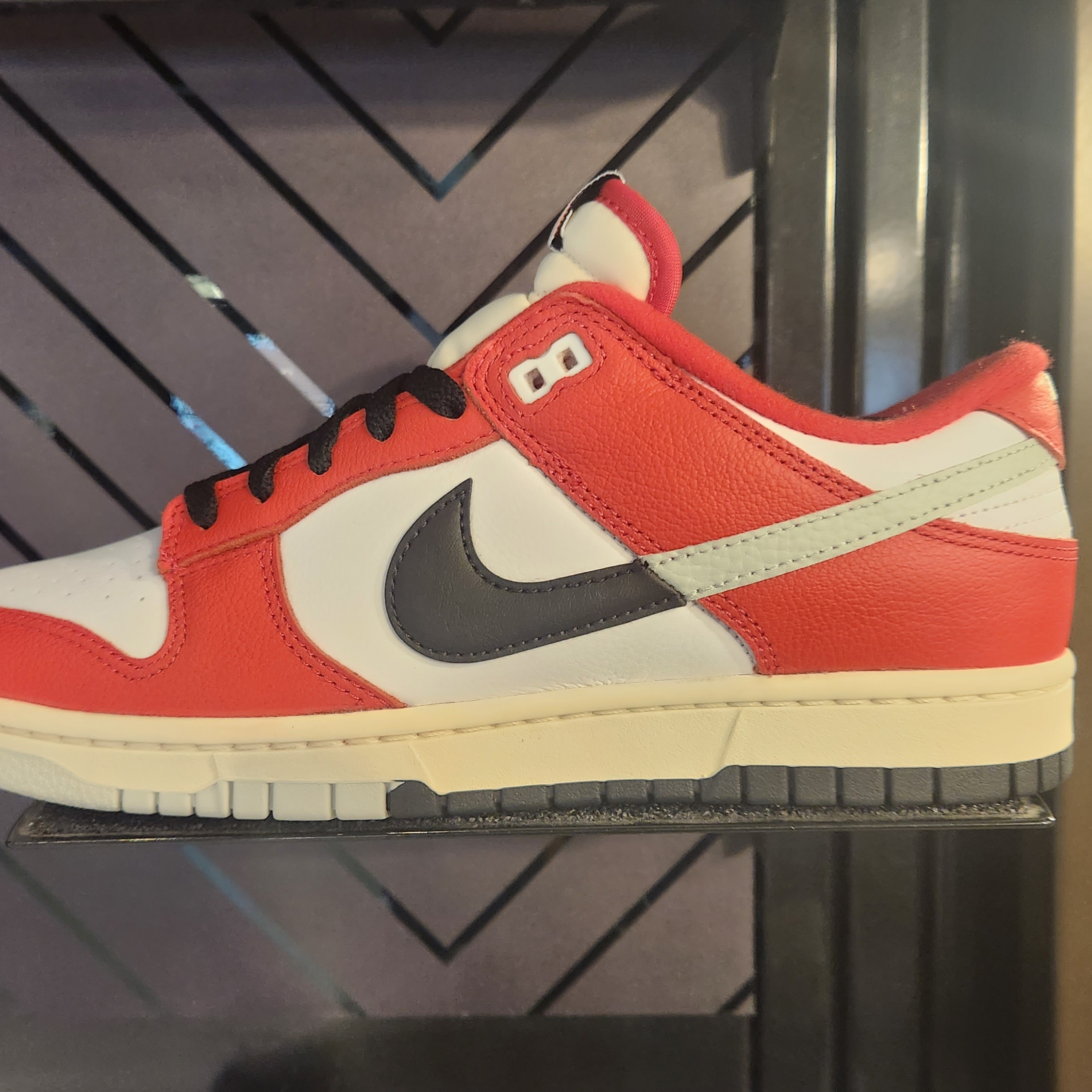 Nike Dunk Low Retro PRM University Red Black 착용 스타일