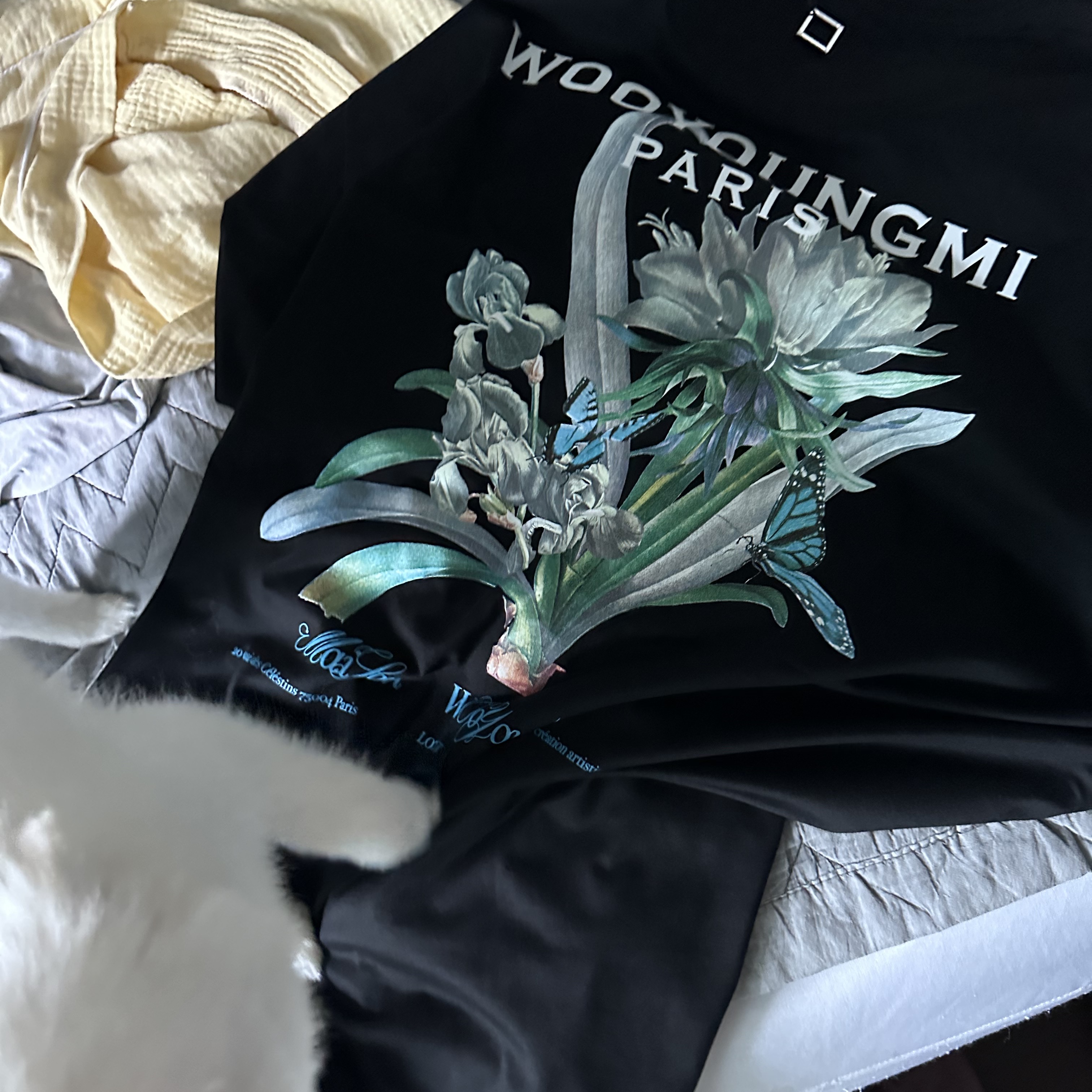 Wooyoungmi Flower Print Back Logo T-Shirt Black - 23SS 착용 스타일