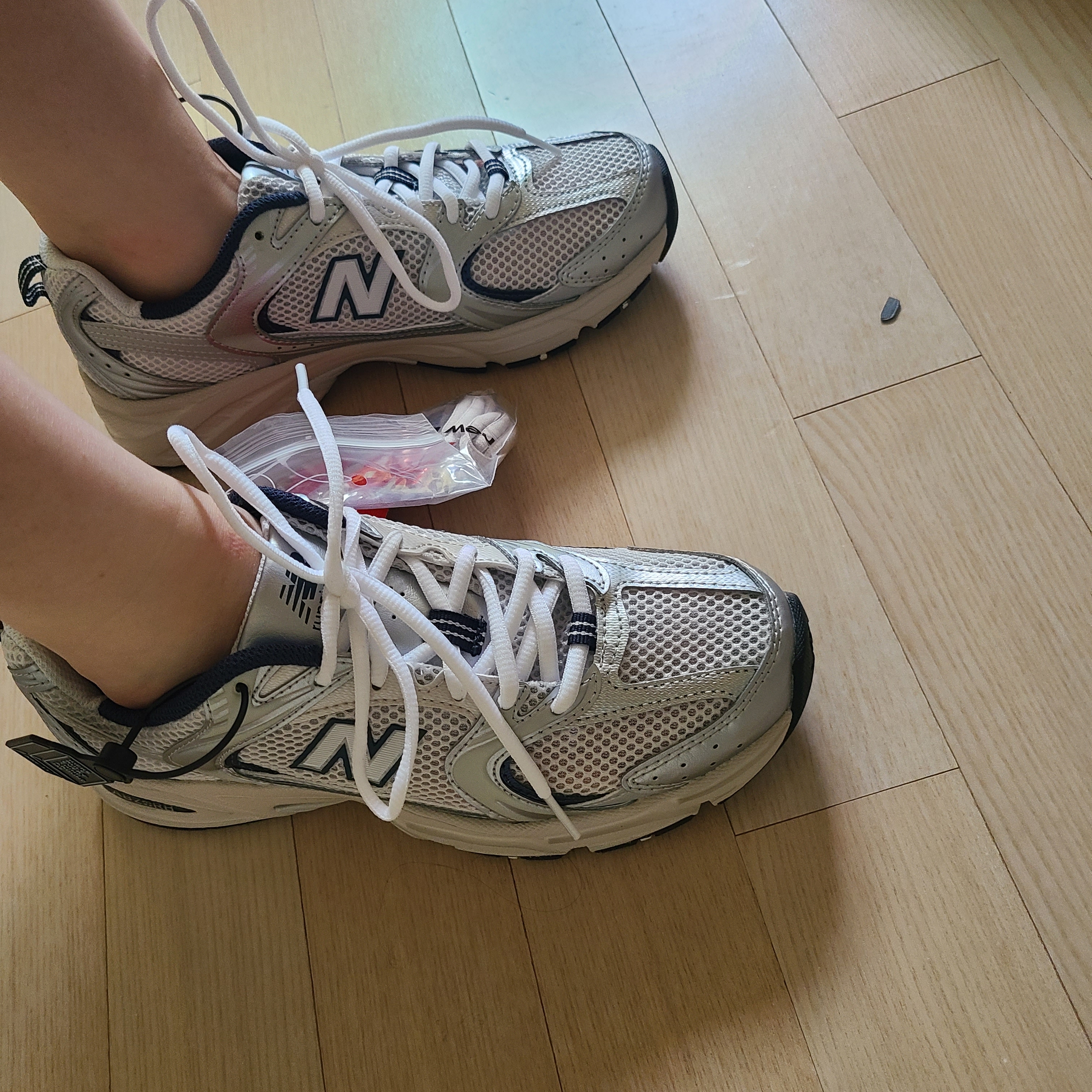 New Balance 530 Steel Grey 착용 스타일