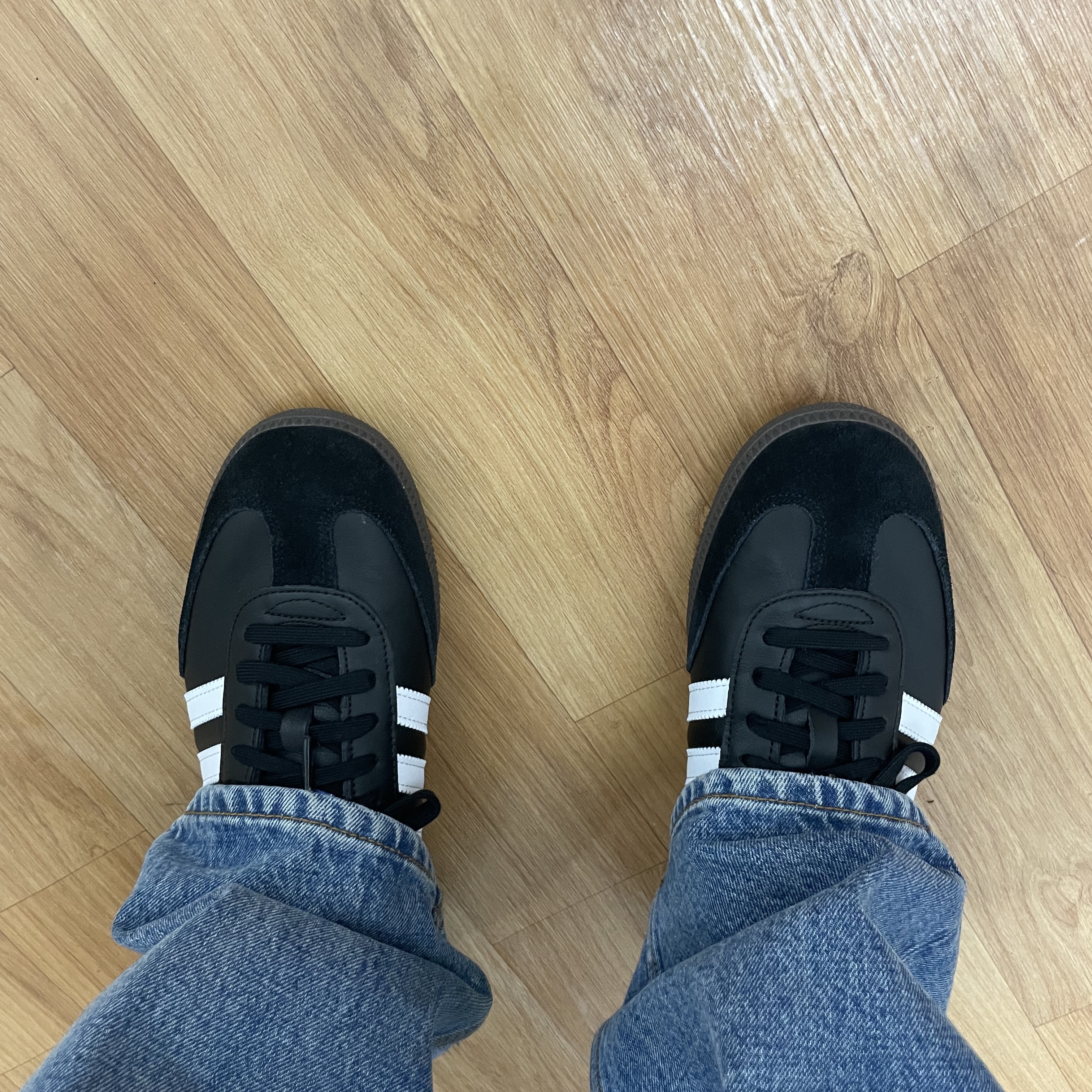 Adidas Samba OG Black White Gum 착용 스타일 - 2