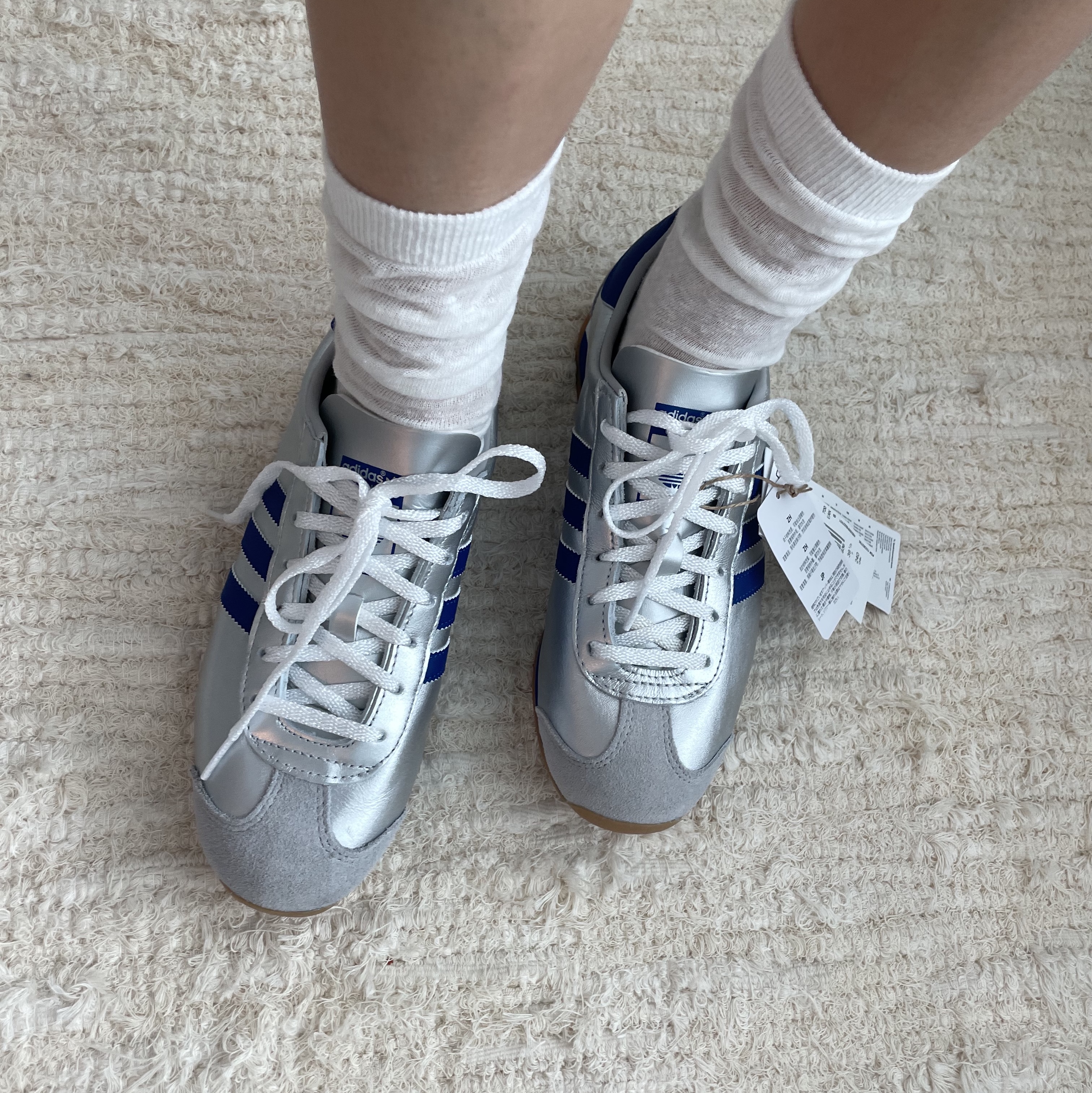 Adidas Country OG Matte Silver Bright Blue 착용 스타일 - 3