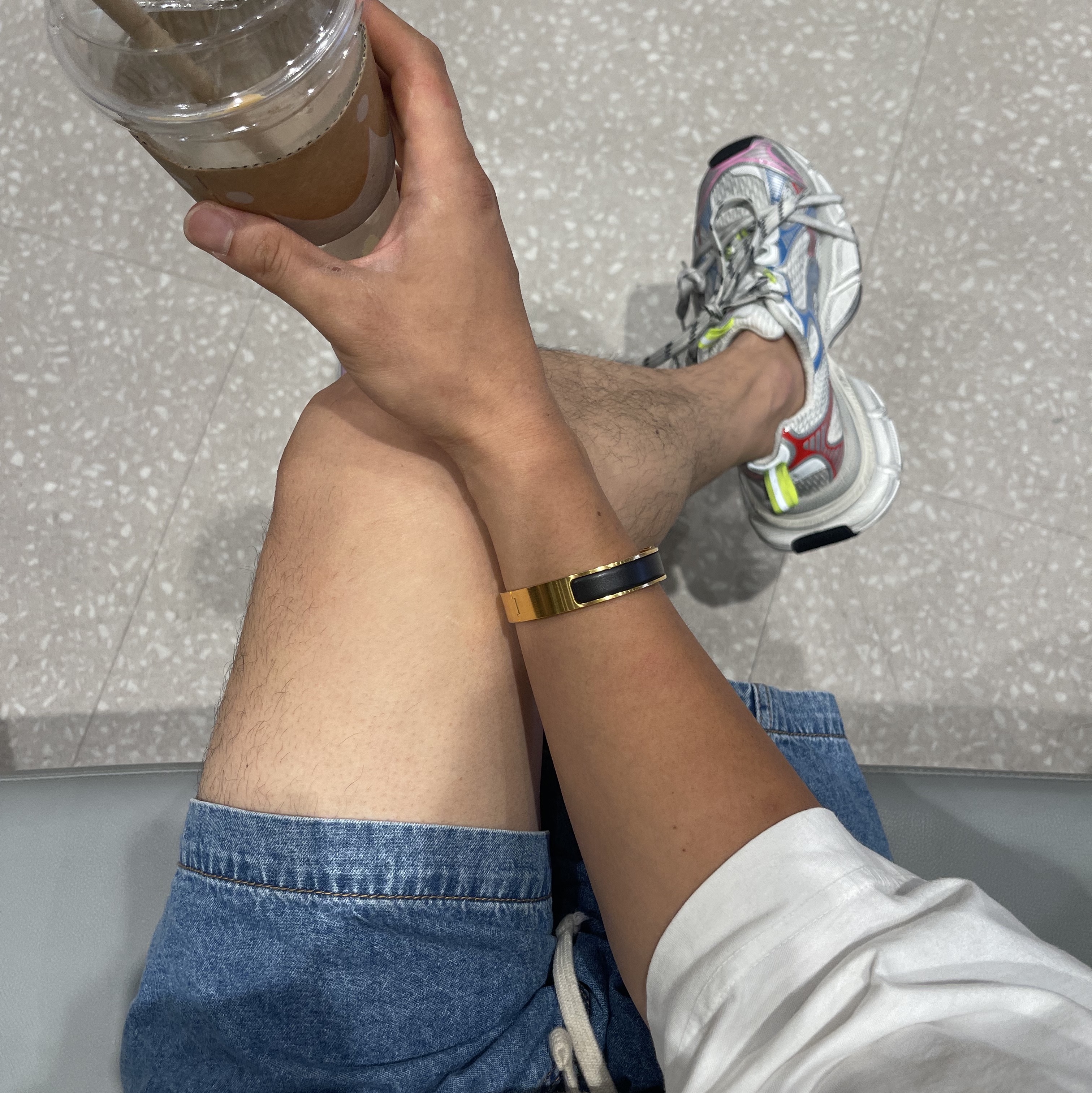 Balenciaga 3XL Sneakers White Red Blue, Hermes Clic HH Bracelet Gold & Noir Mat 착용 스타일
