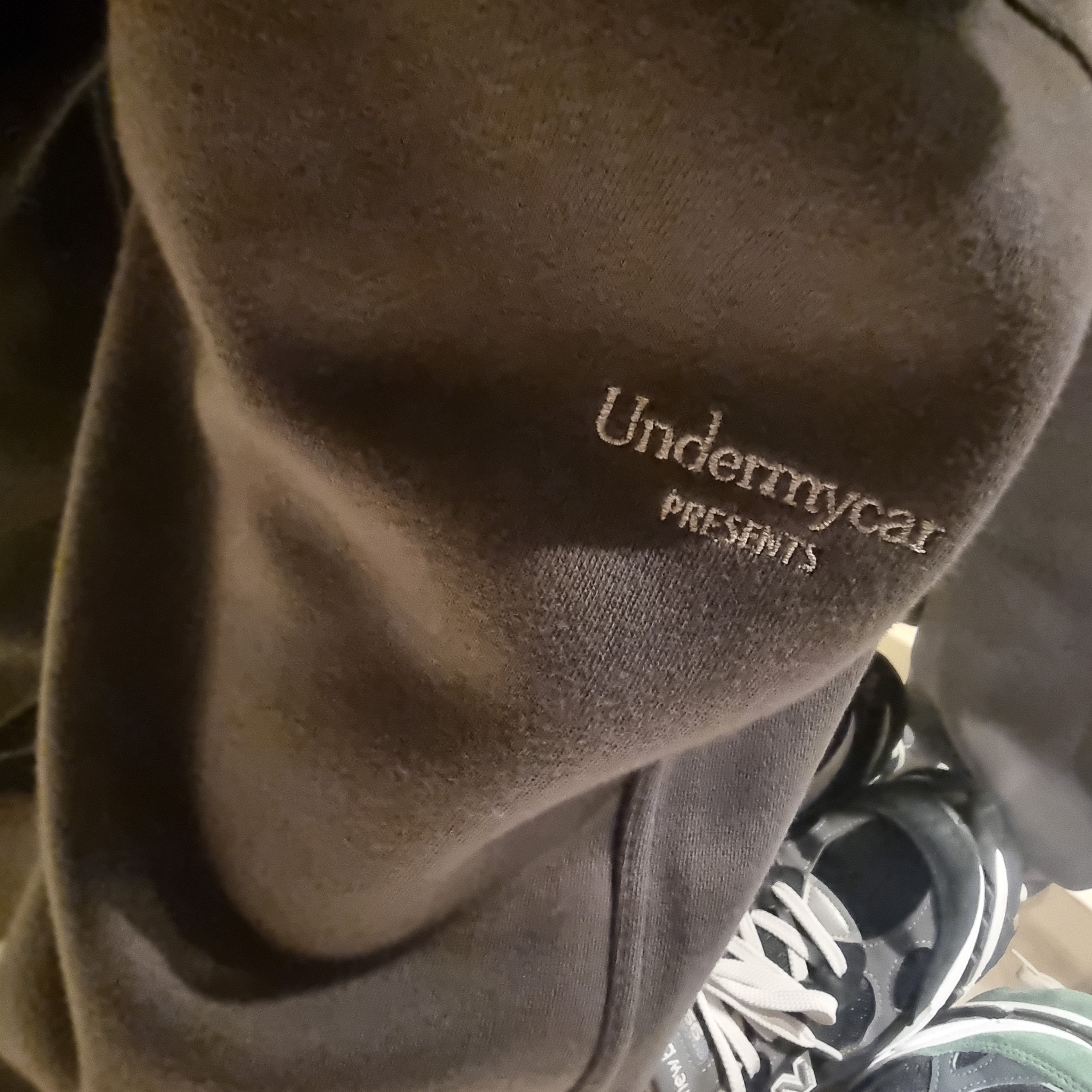 Undermycar Mu.03 Anti Fxxking Logo Play Oversized Sweat Jogger Olive 착용 스타일 - 2