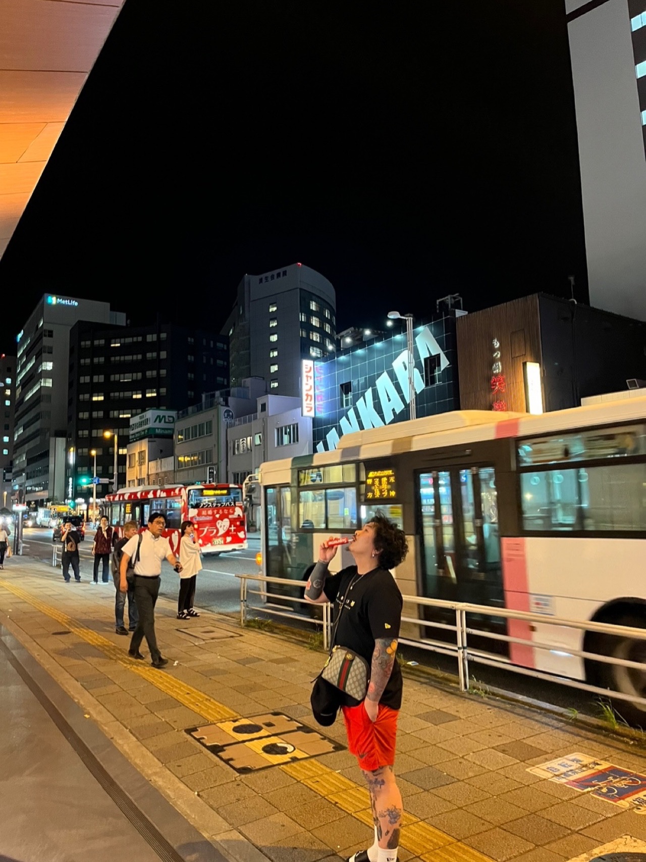 Gucci Ophidia GG Shoulder Bag Beige Ebony, Human Made Animal Necklace Tiger Yellow 착용 스타일