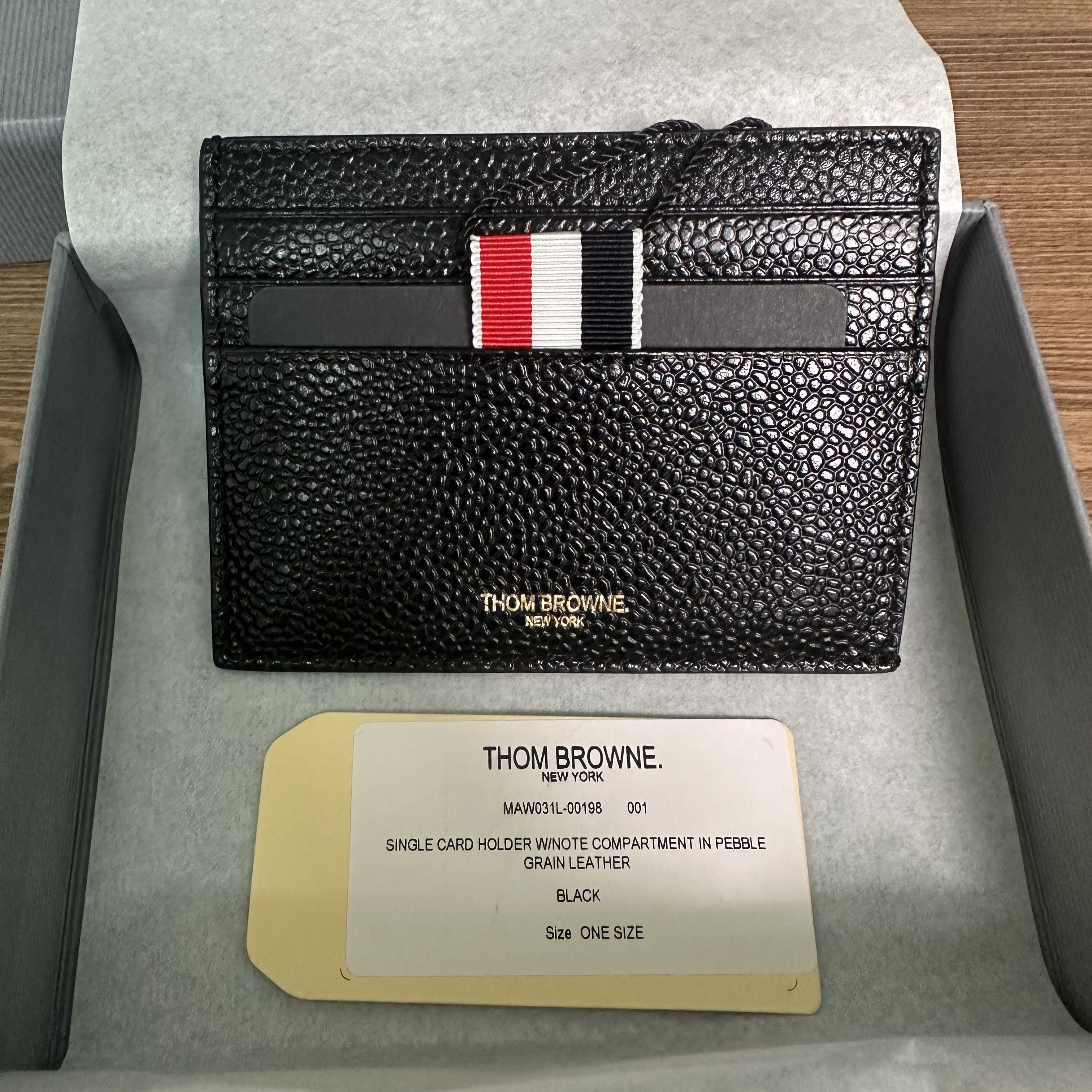Thom Browne Pebble Grain Leather Stripe Note Compartment Card Holder Black 착용 스타일