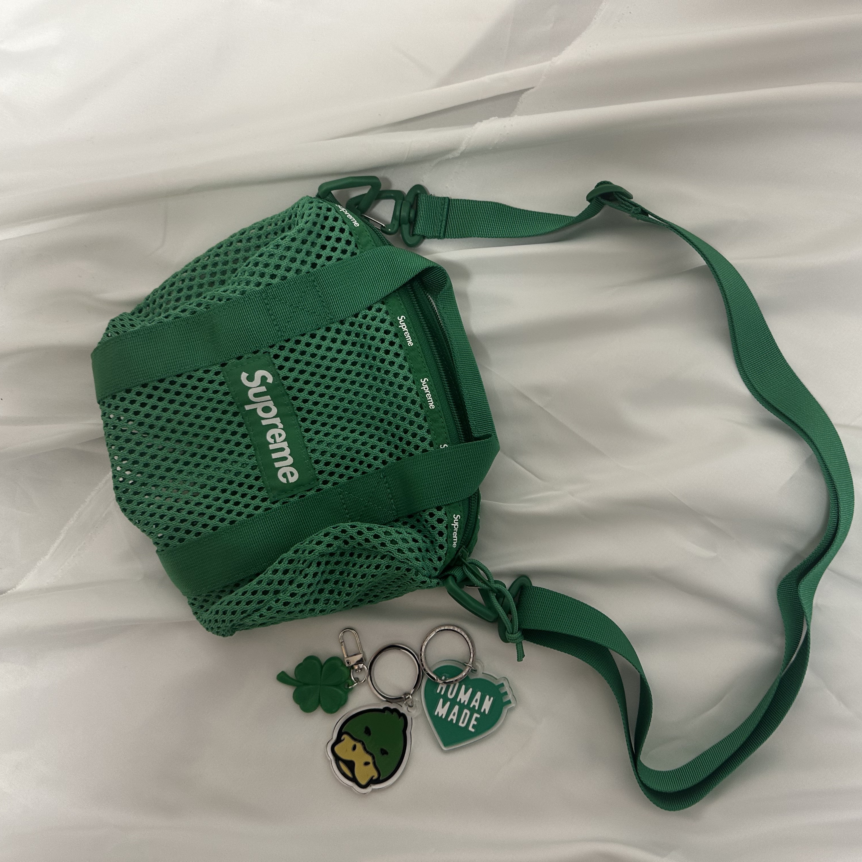 Supreme Mesh Mini Duffle Bag Green - 23SS, Human Made Acrylic Animal Keyring Green 착용 스타일 - 1