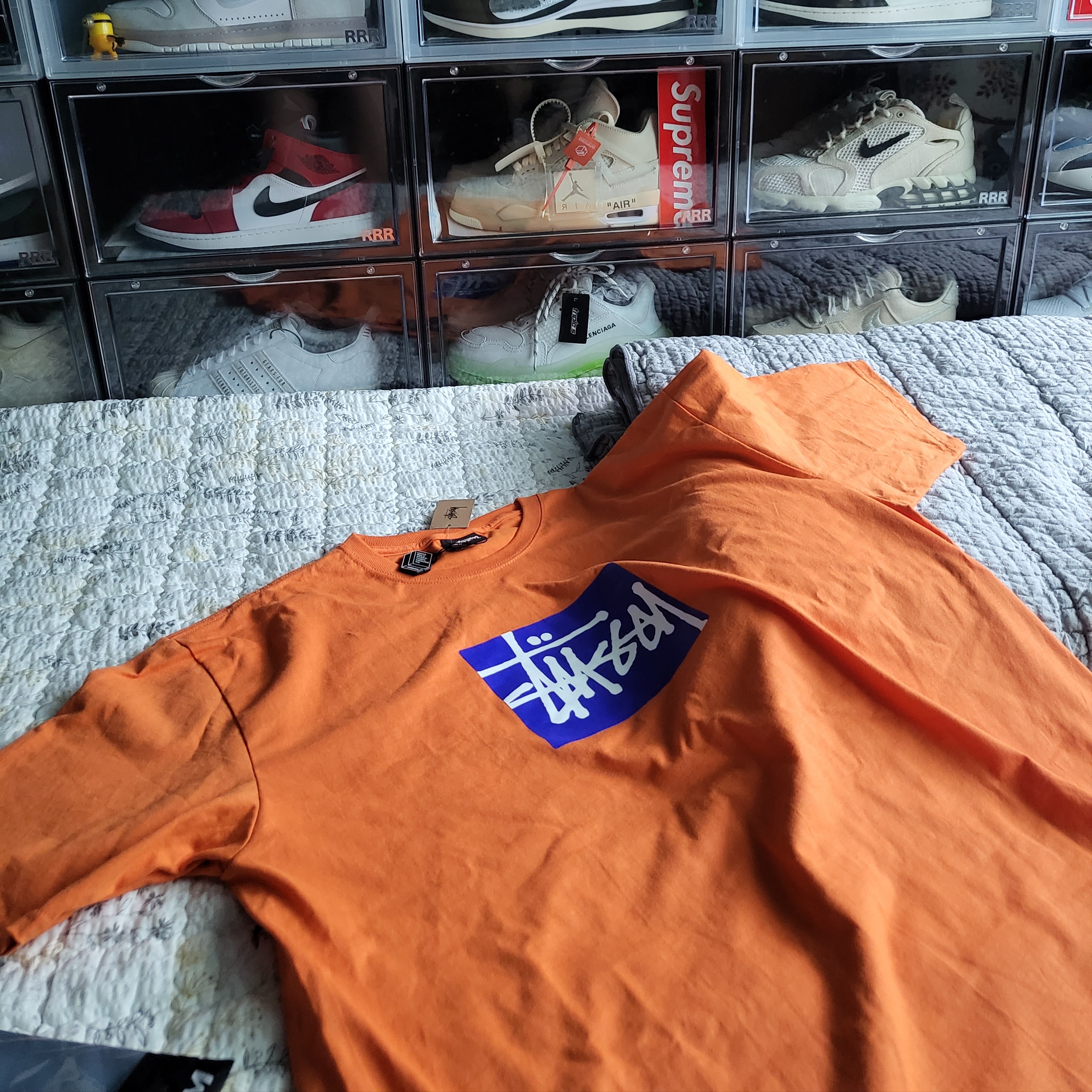 Stussy Stock Box T-Shirt Coral, Nike x Stussy Air Zoom Spiridon Cage 2 Fossil 착용 스타일
