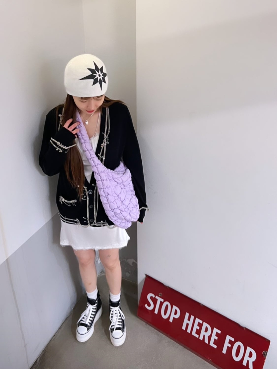 COS Quilted Oversized Shoulder Bag Purple 착용 스타일