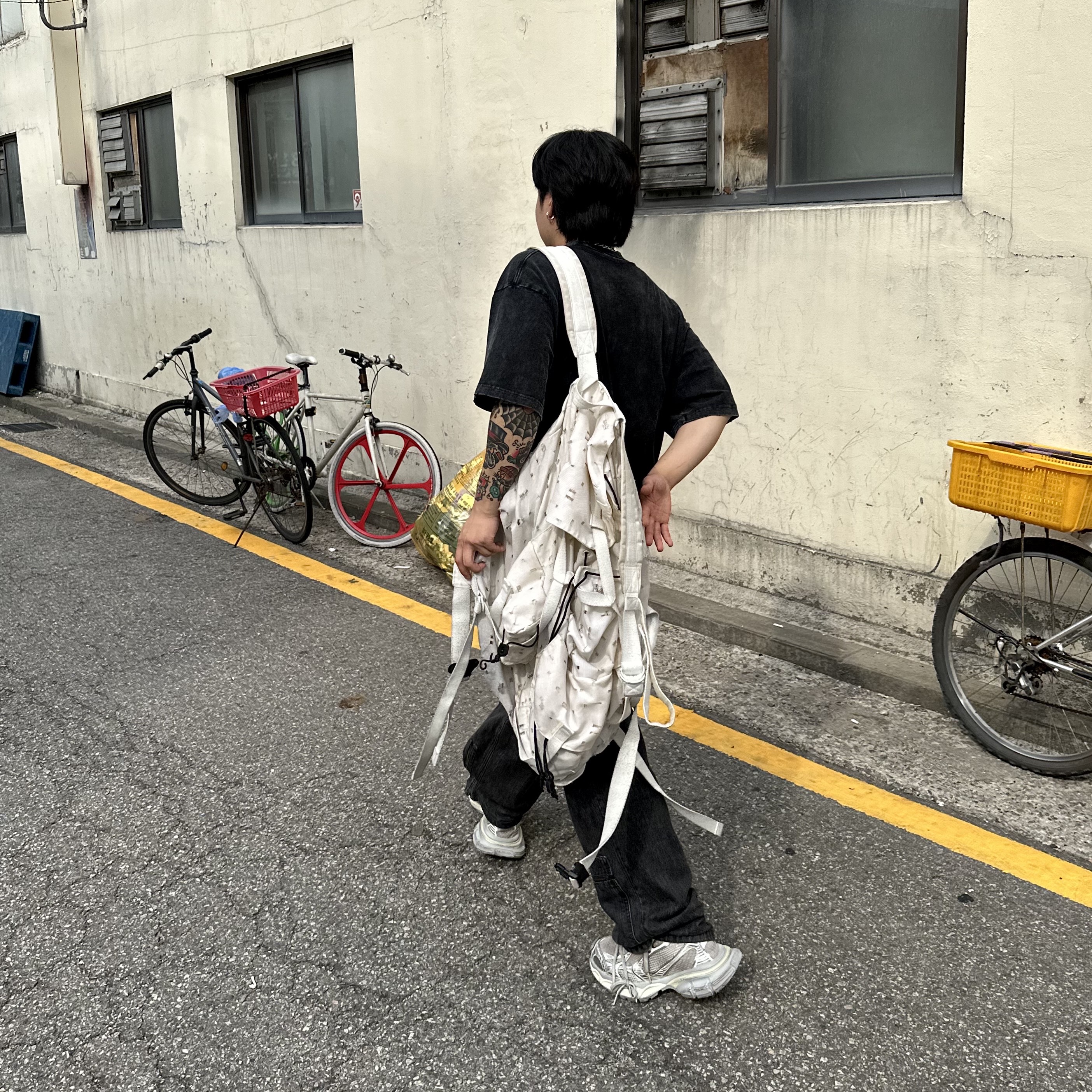 Balenciaga 3XL Sneakers Light Beige 착용 스타일 - 3