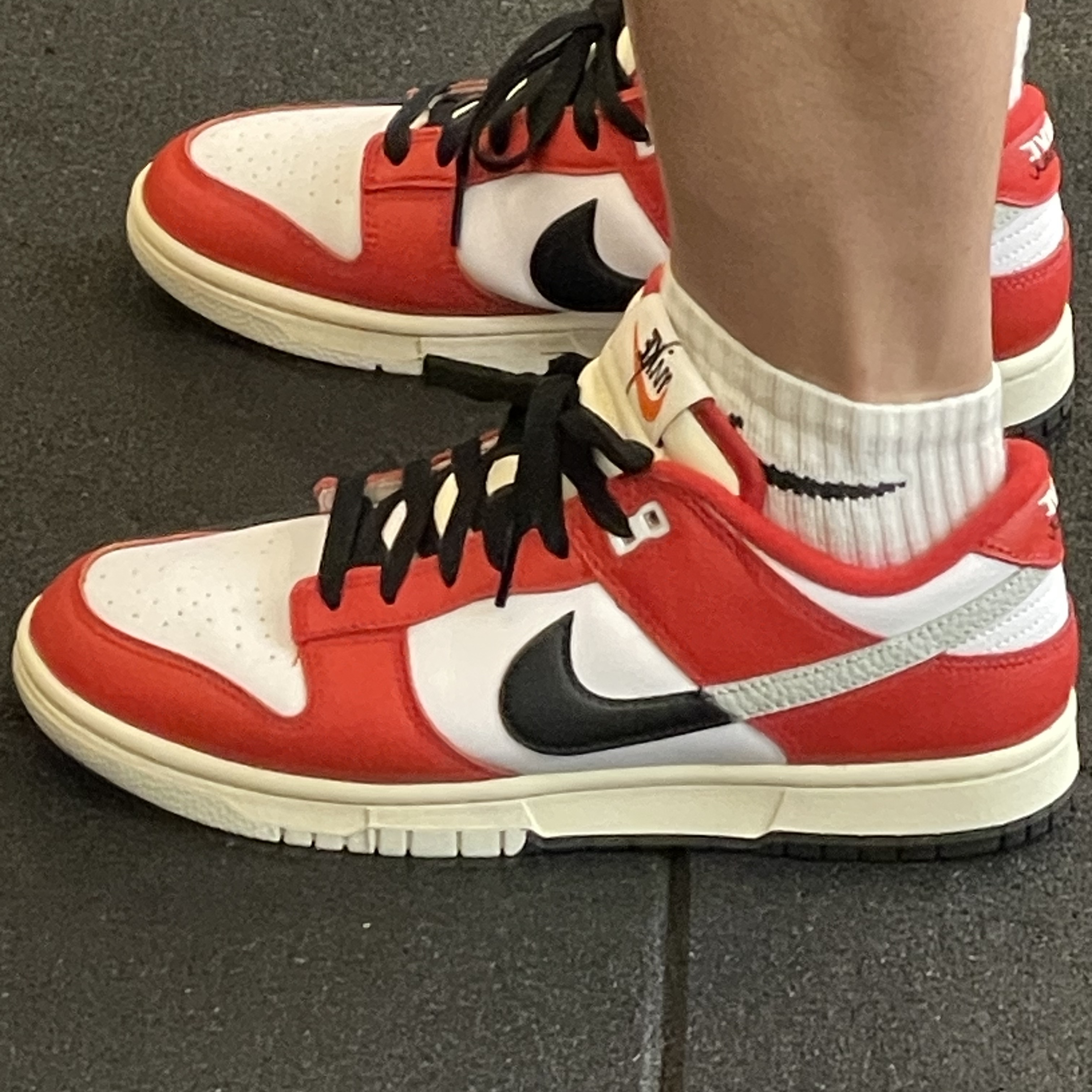 Nike Dunk Low Retro PRM University Red Black 착용 스타일 - 1