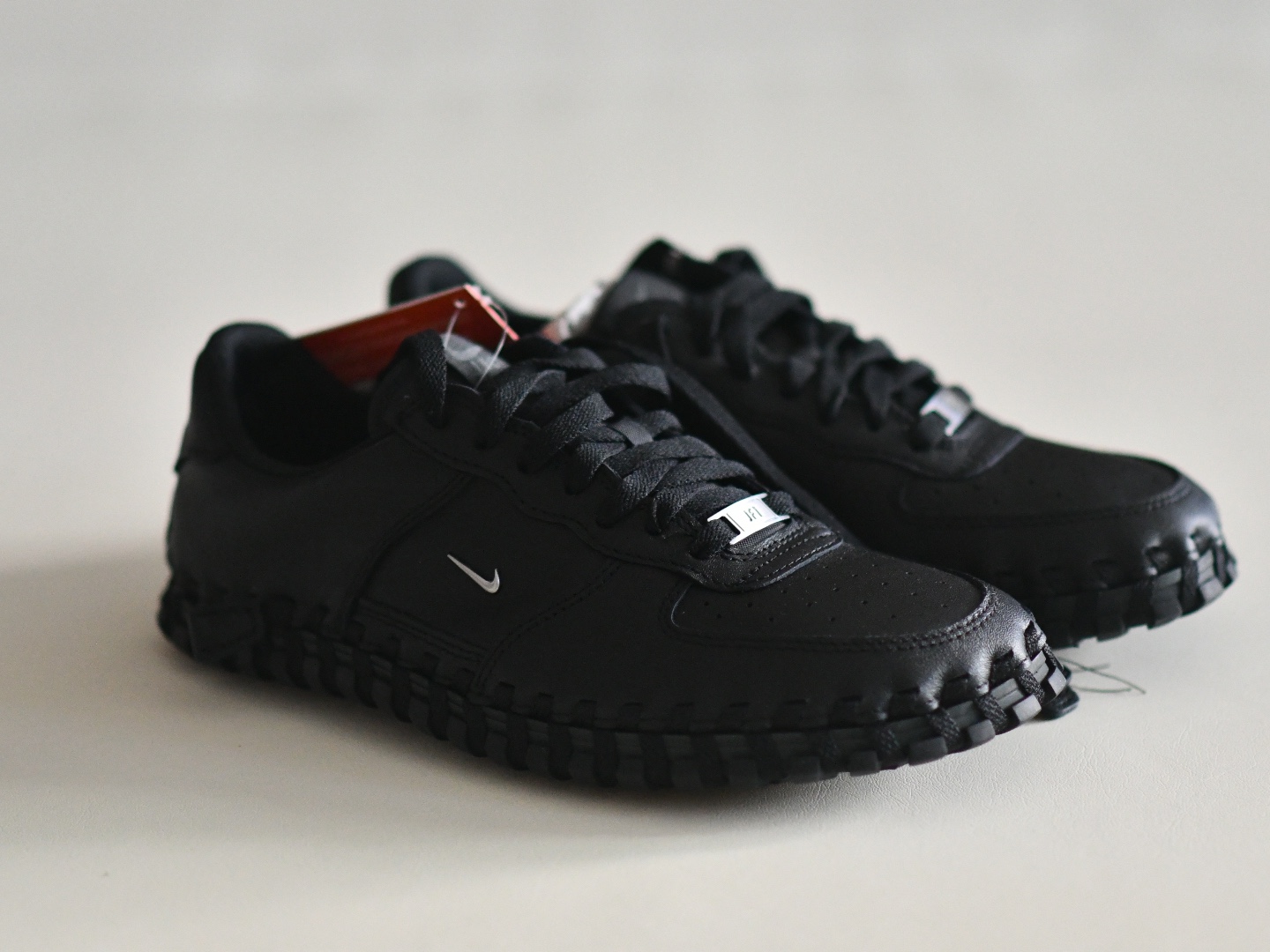 Nike x Jacquemus J Force 1 Low LX SP Black 착용 스타일 - 1