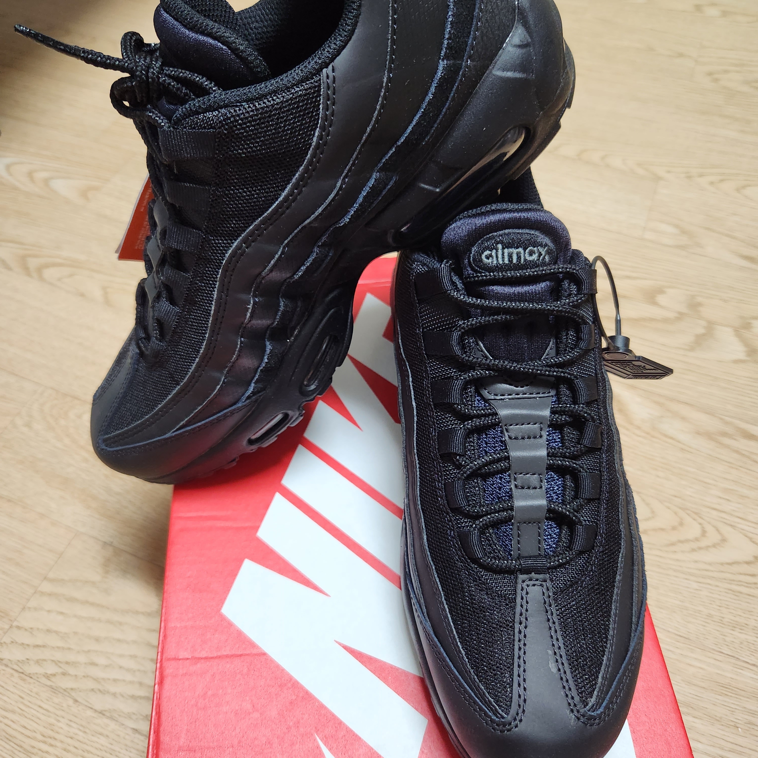 Nike Air Max 95 Essential Triple Black 2020 착용 스타일 - 1