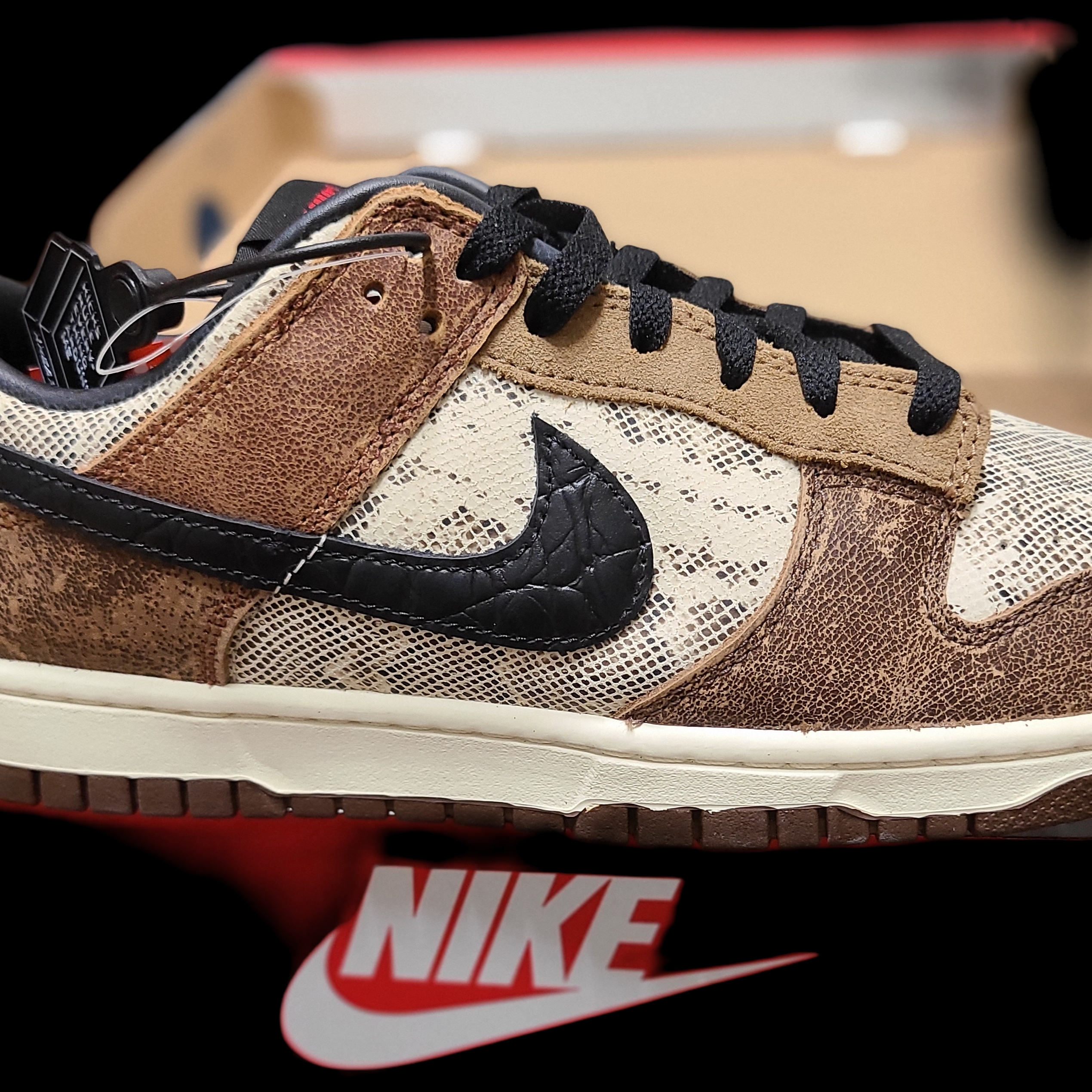 Nike Dunk Low PRM Head to Head 착용 스타일
