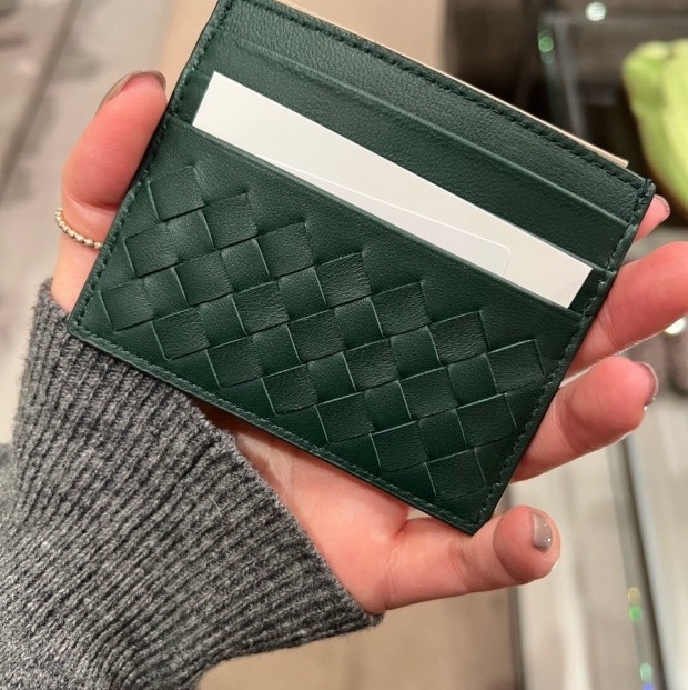 Bottega Veneta Credit Card Case Black 착용 스타일