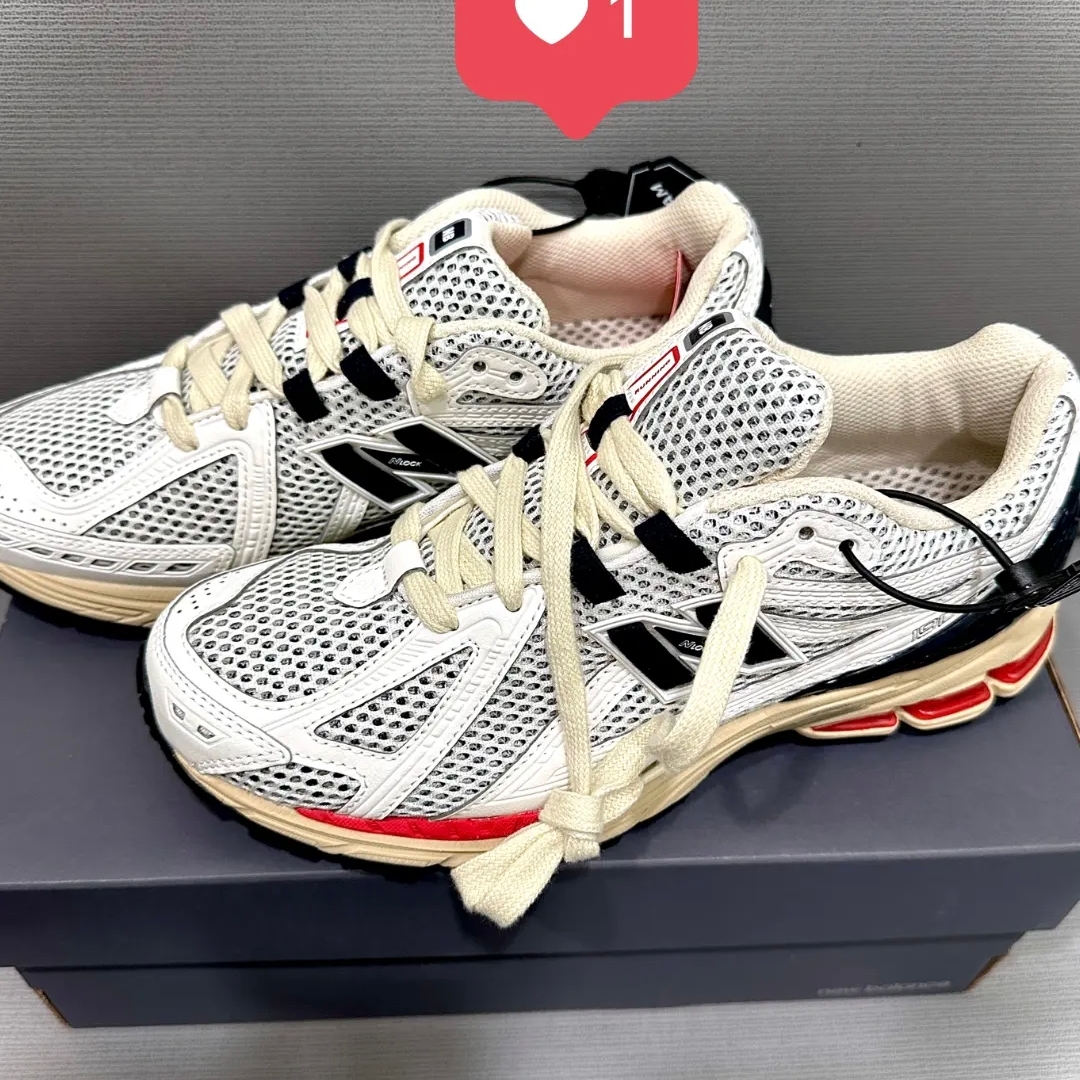 New Balance 1906R Black Red 착용 스타일