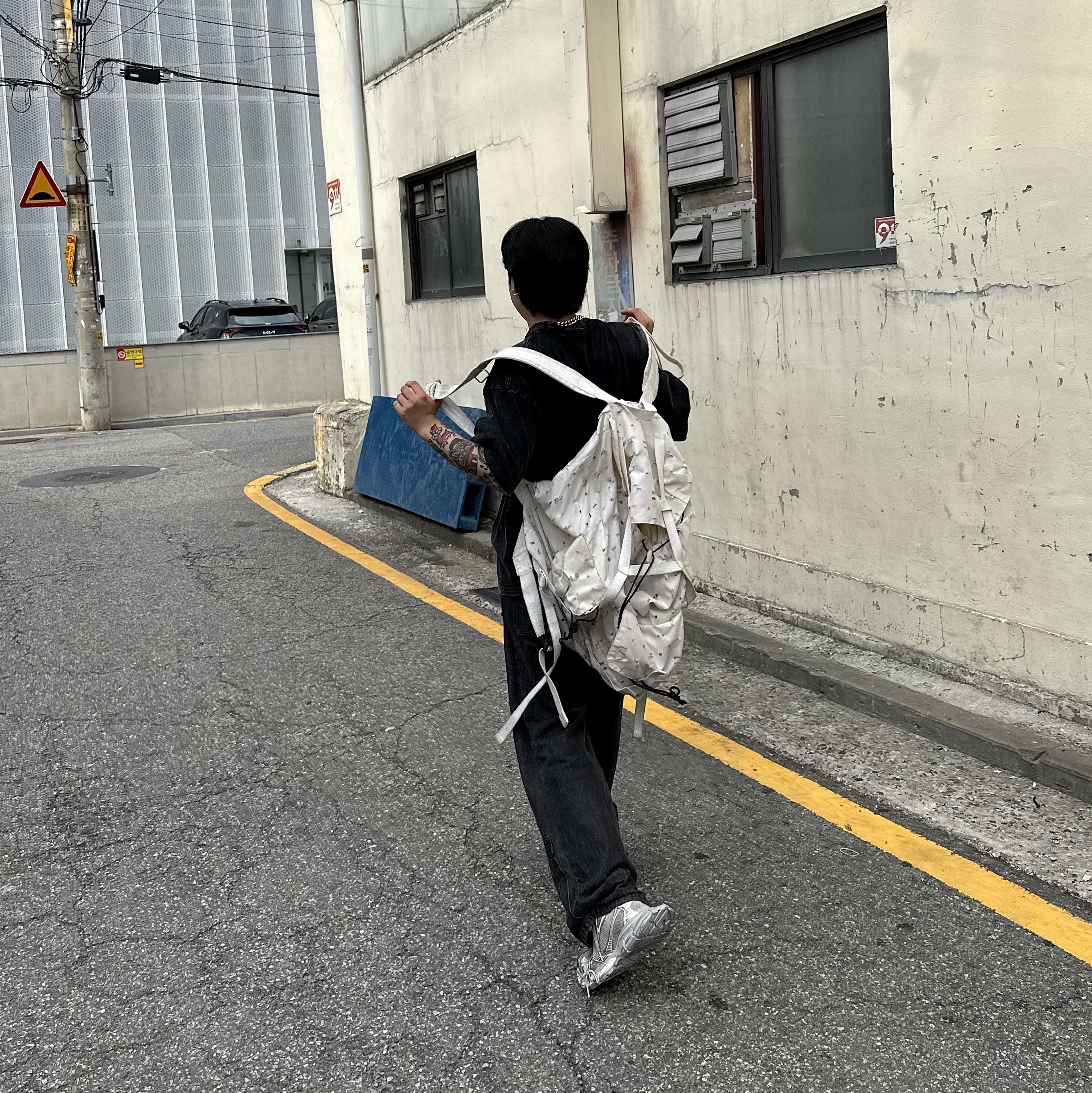 Balenciaga 3XL Sneakers Light Beige 착용 스타일 - 2