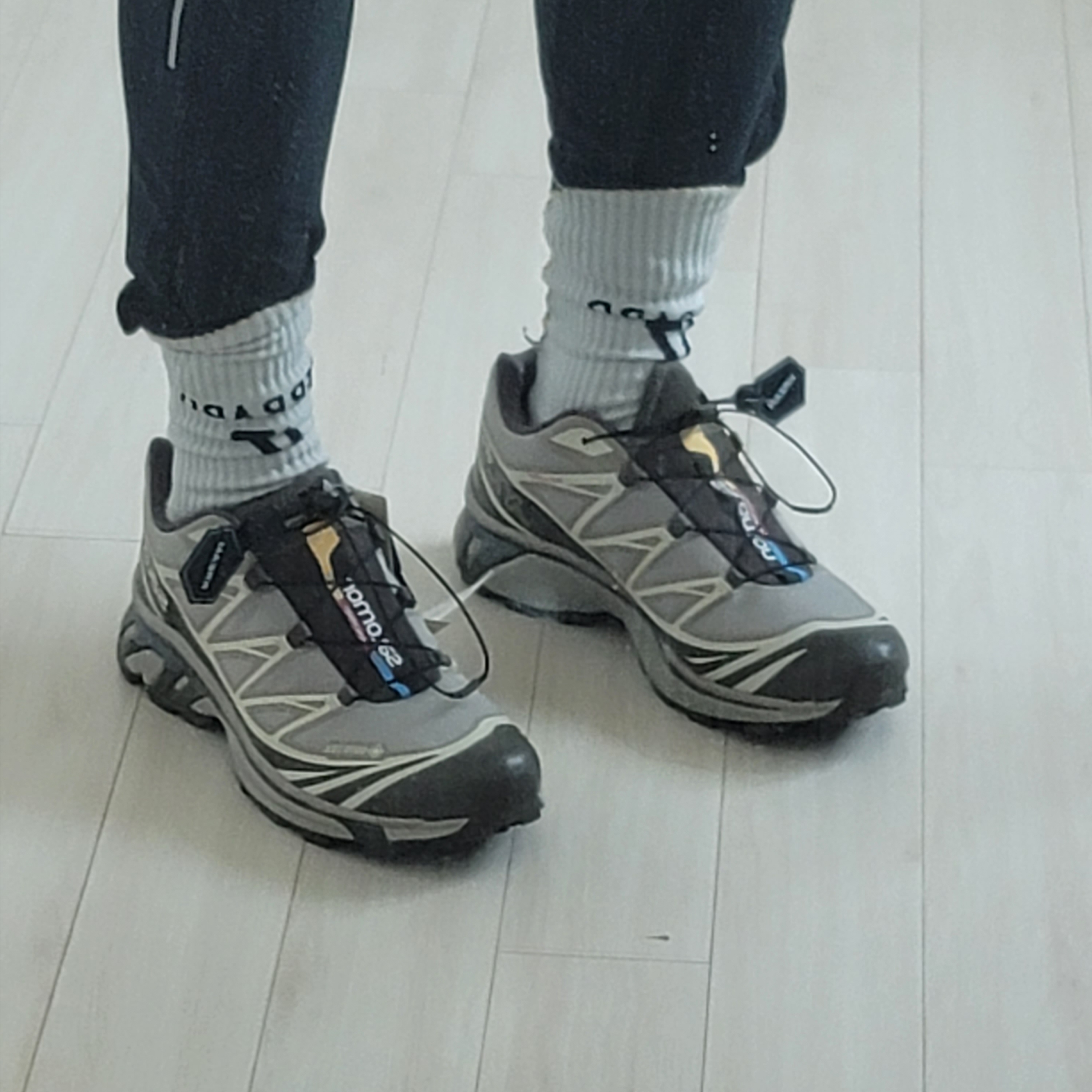 Salomon XT-6 Gore-Tex Vintage Khaki 착용 스타일