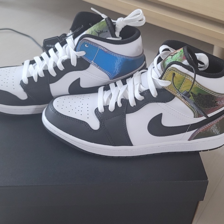 Jordan 1 Mid SE Heat Reactive 착용 스타일 - 1