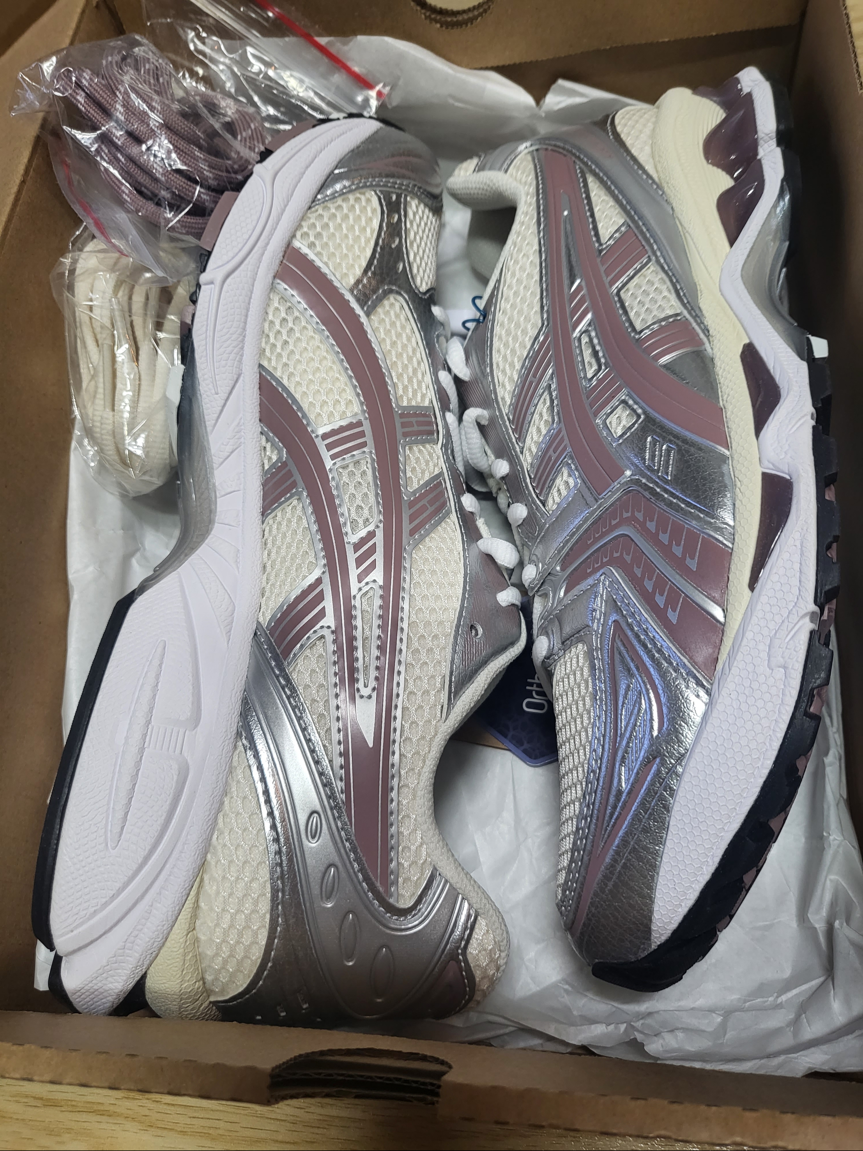 Asics x Kith Gel-Kayano 14 Cream Antler 착용 스타일