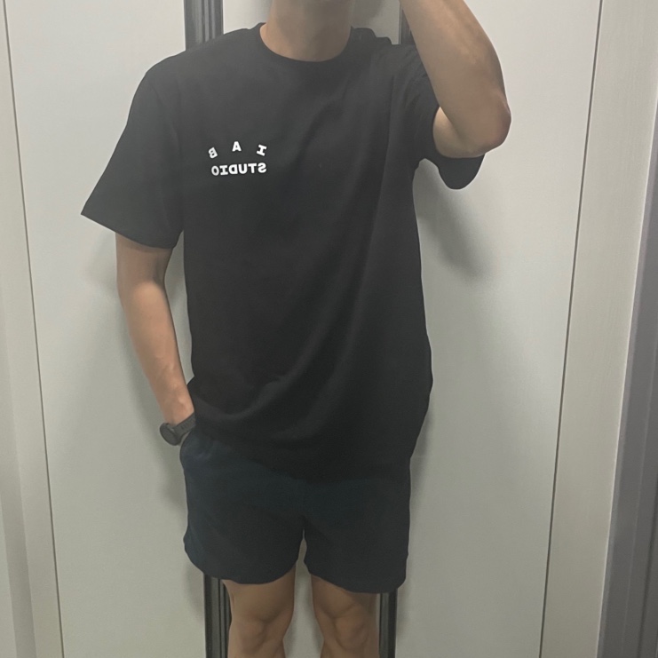 IAB Studio 10th Anniversary T-Shirt Black 착용 스타일