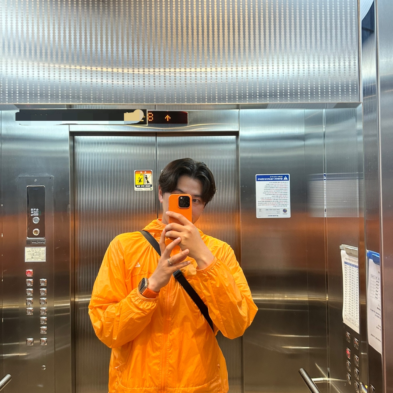 Nike ACG Windproof Cinder Cone Jacket Bright Mandarin - Asia, Apple iPhone 14 Pro 256GB Space Black (Korean Ver.) 착용 스타일