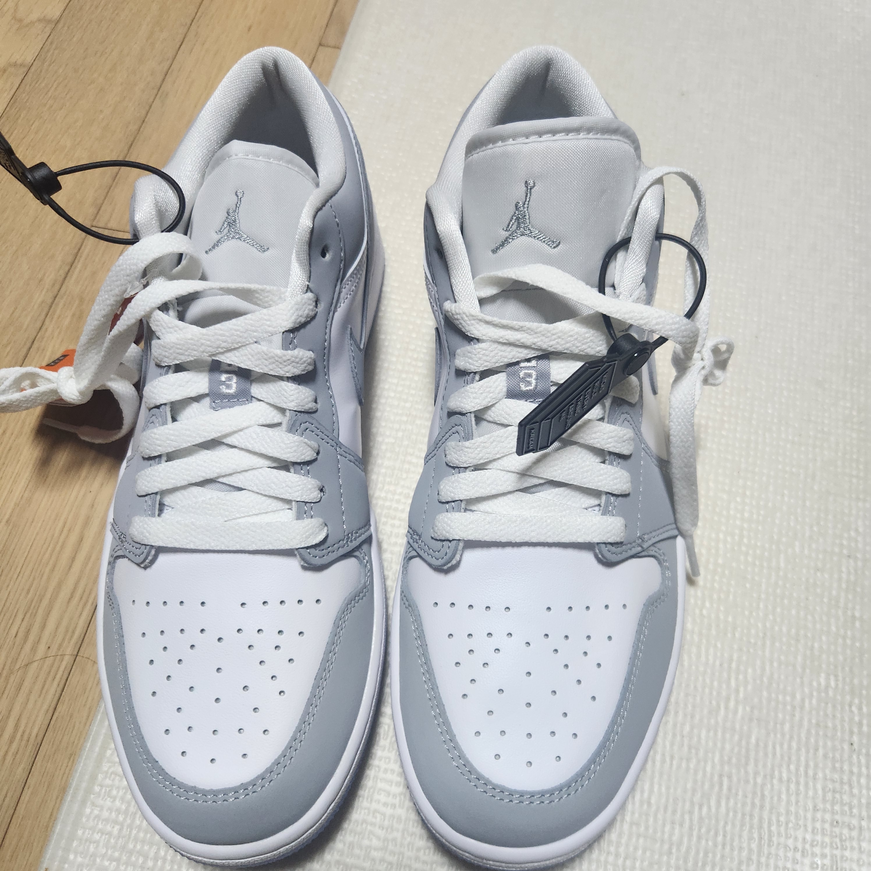 (W) Jordan 1 Low White Wolf Grey 착용 스타일