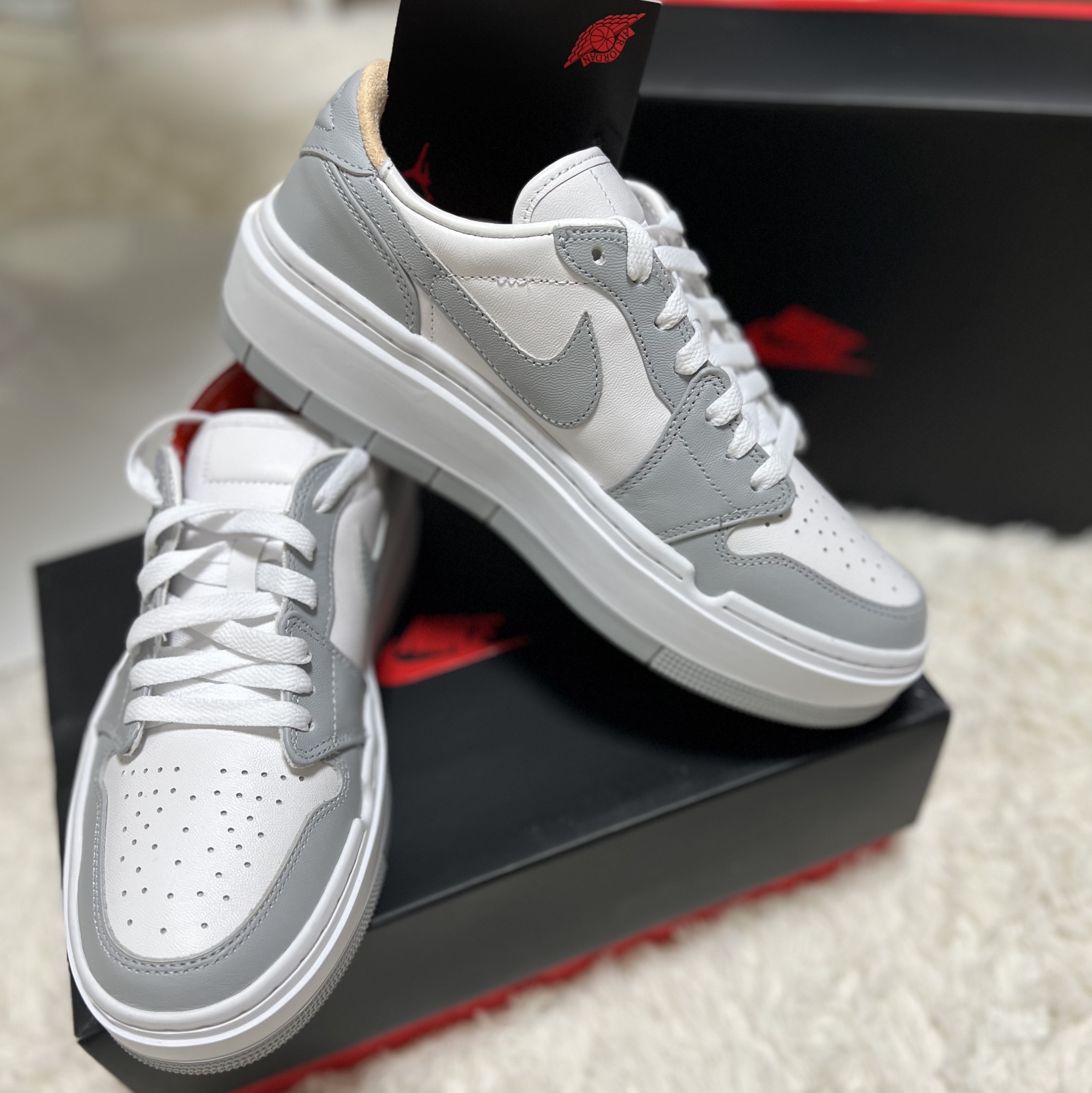 (W) Jordan 1 Elevate Low White and Wolf Grey 착용 스타일