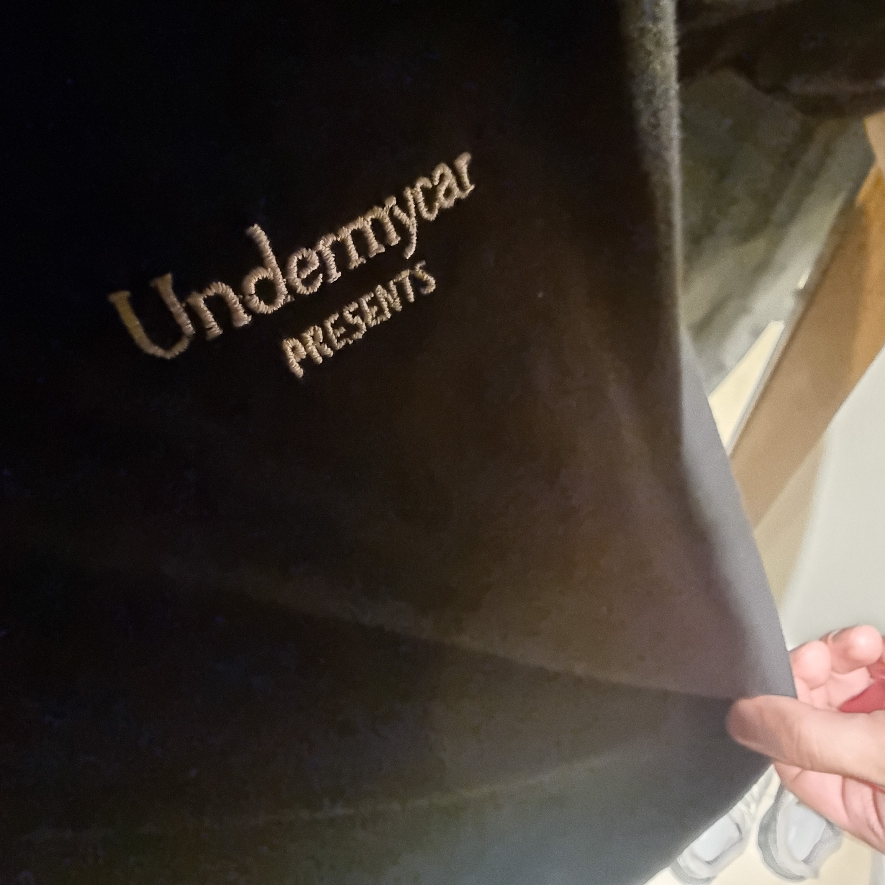 Undermycar Mu.03 Anti Fxxking Logo Play Oversized Sweat Jogger Olive 착용 스타일 - 3