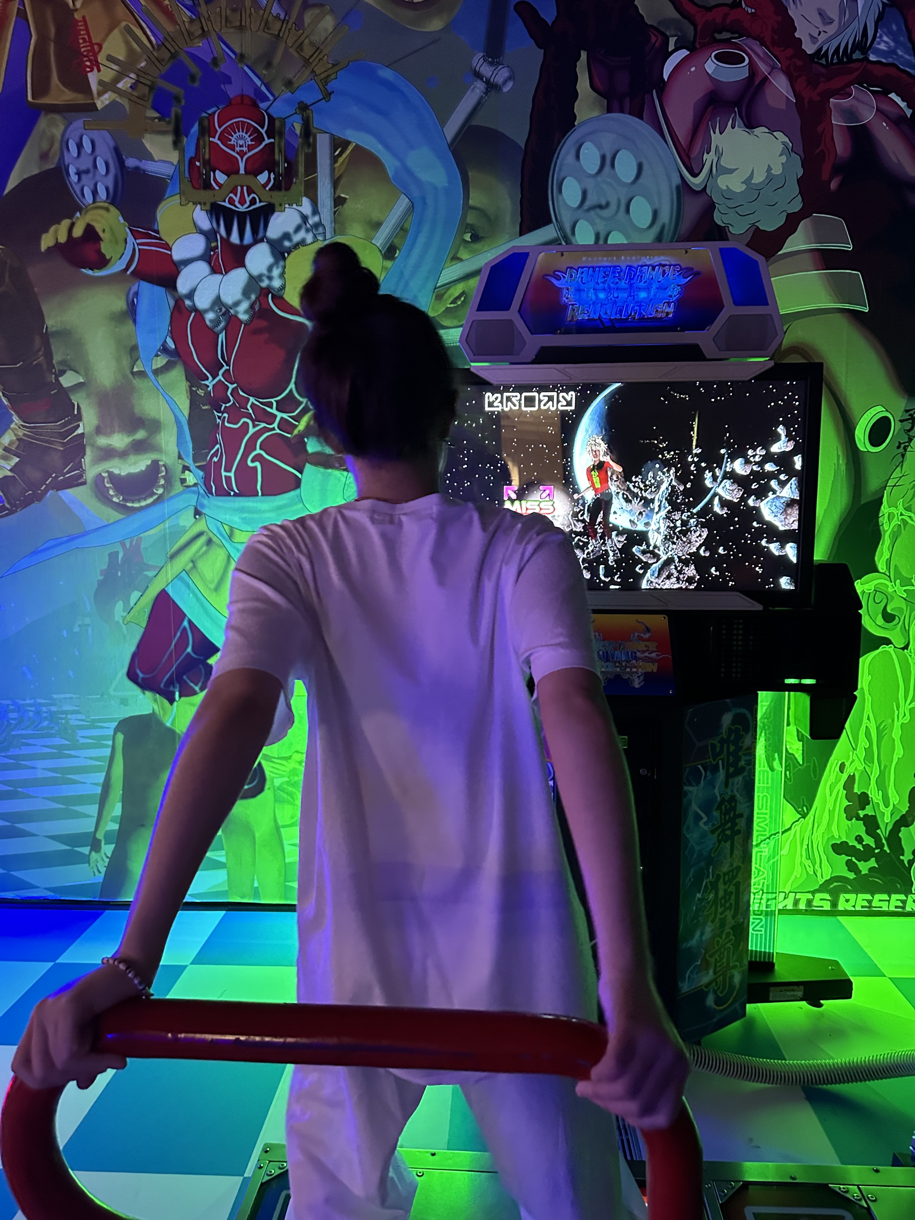 The Museum Visitor Berlin Love Heart Sprayed T-Shirt White 착용 스타일