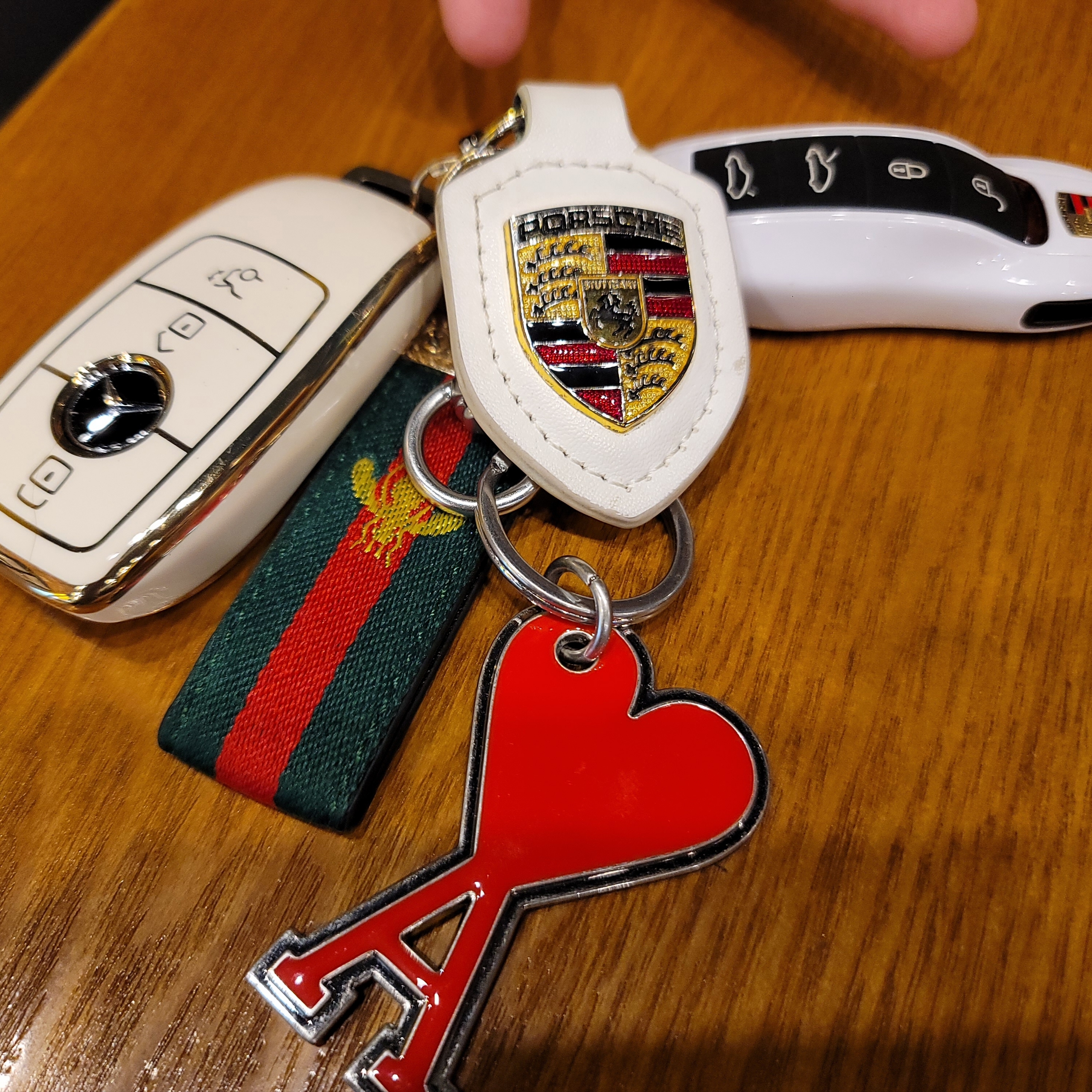 AMI de Coeur Keyring Red 착용 스타일