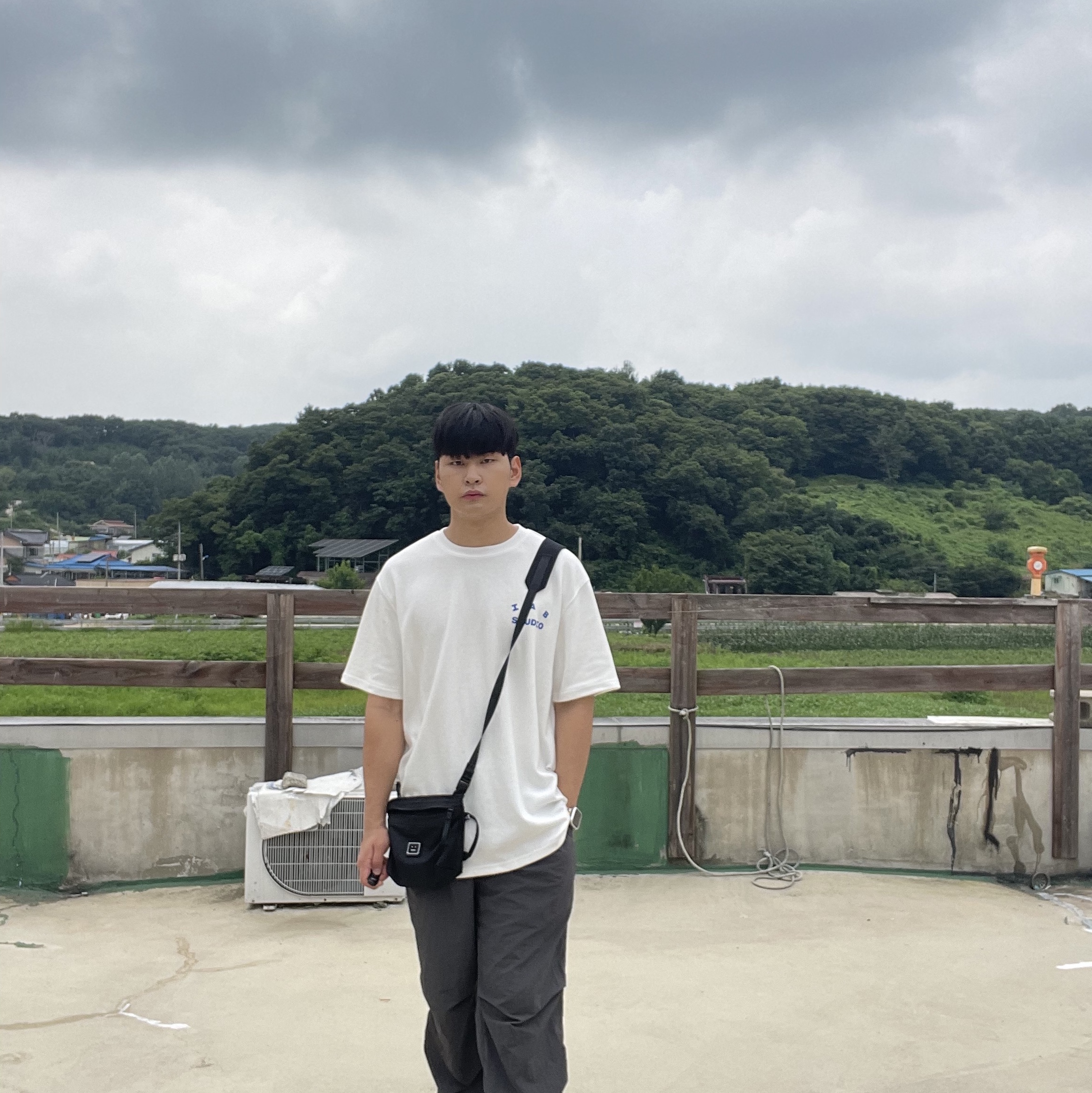 IAB Studio 10th Anniversary T-Shirts Pack White & Black (2 Pack), Nike Air Force 1 '07 WB Flax 착용 스타일 - 1