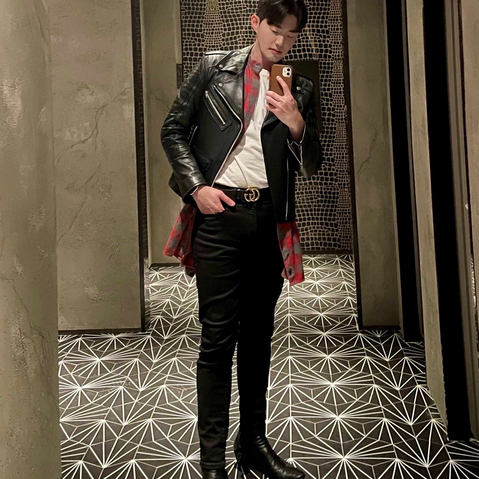 (W) Saint Laurent Vassili Chelsea Boots in Smooth Leather Black, Gucci GG Marmont Leather Belt with Double G Buckle Black Brass 착용 스타일