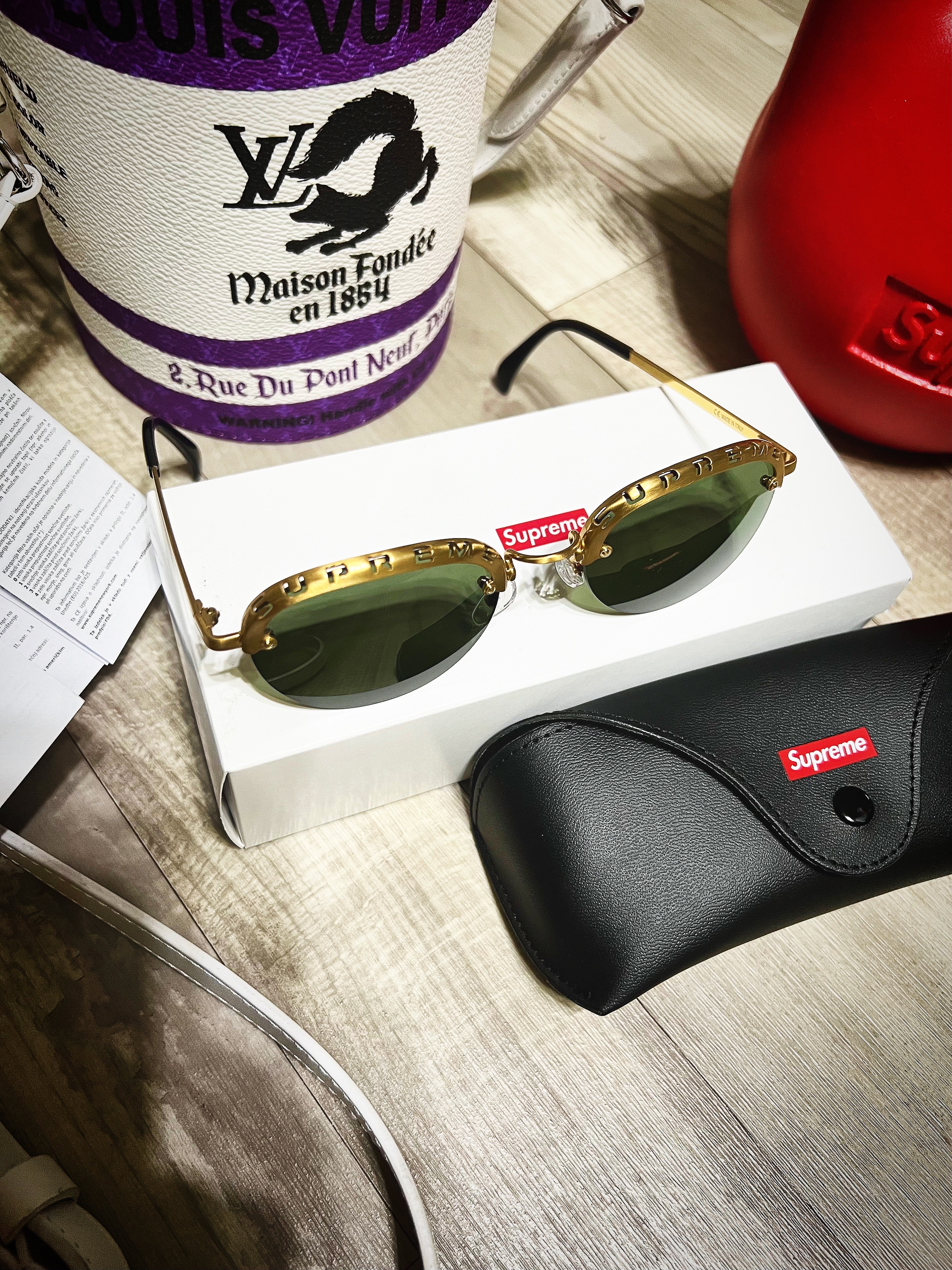 Supreme Elm Sunglasses Gold - 23SS, Rolex Sky-Dweller 42mm 326933 Champagne Jubilee 착용 스타일 - 2