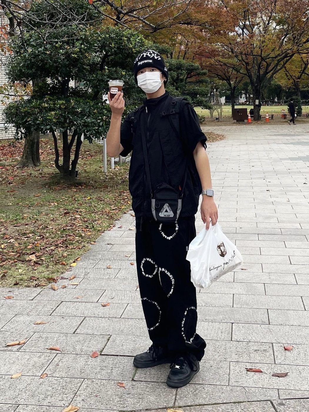 Supreme x New York Yankees New Era Box Logo Beanie Black - 21FW, Palace Ballistic Shot Bag Black - 20FW 착용 스타일 - 1