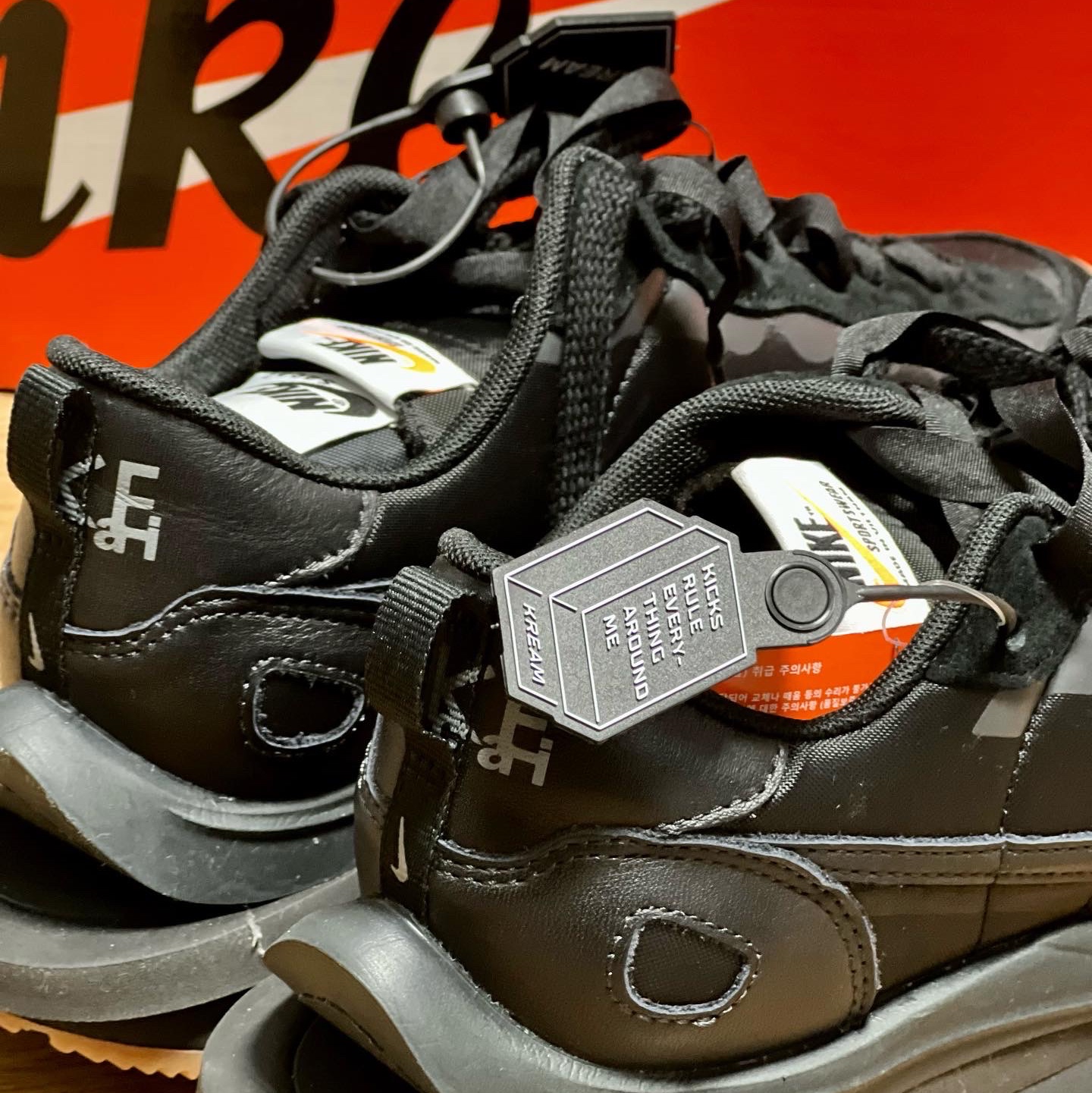 Nike x Sacai VaporWaffle Black and Gum 착용 스타일