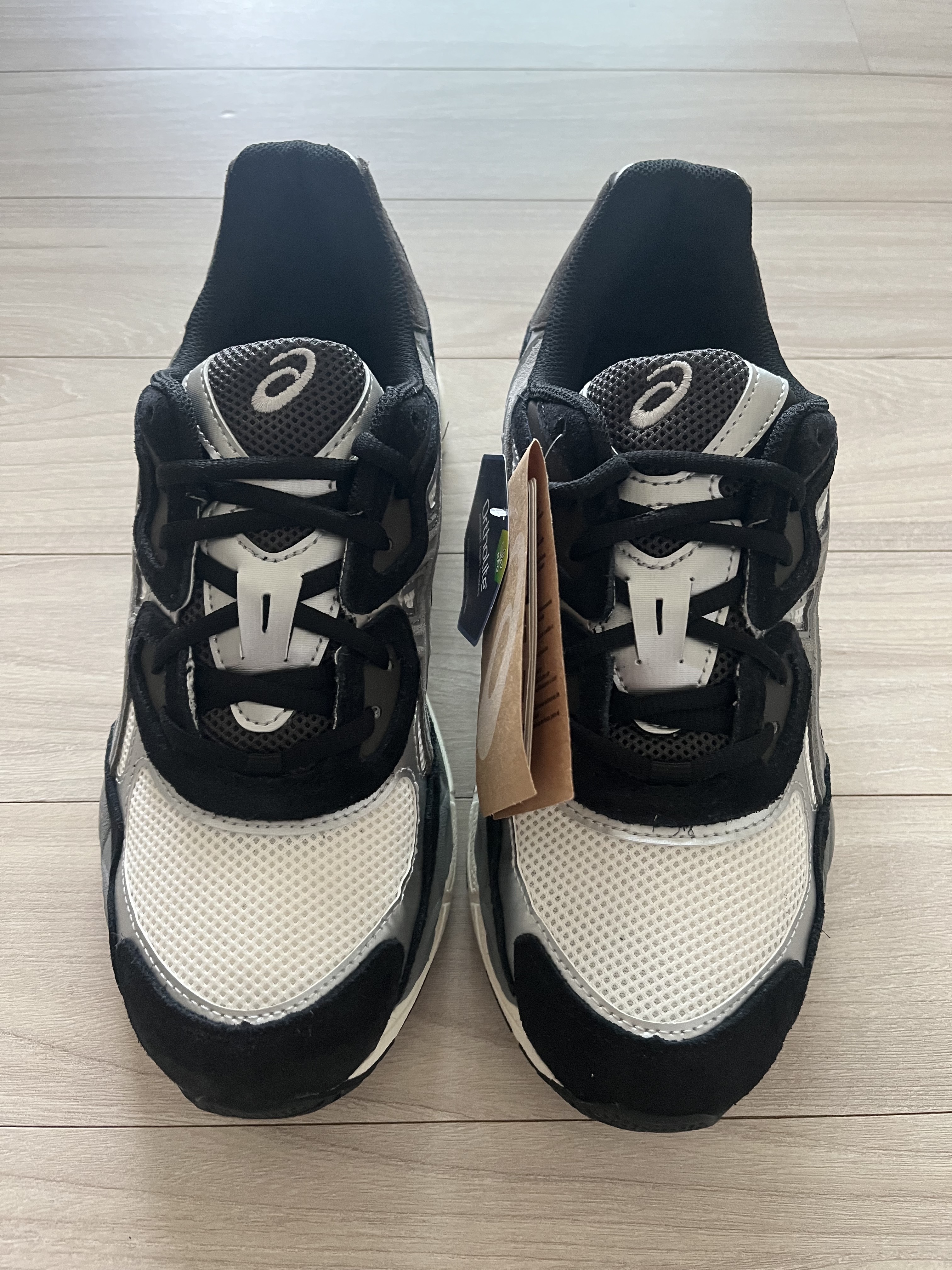 Asics Gel-NYC Ivory Clay Grey 착용 스타일 - 1