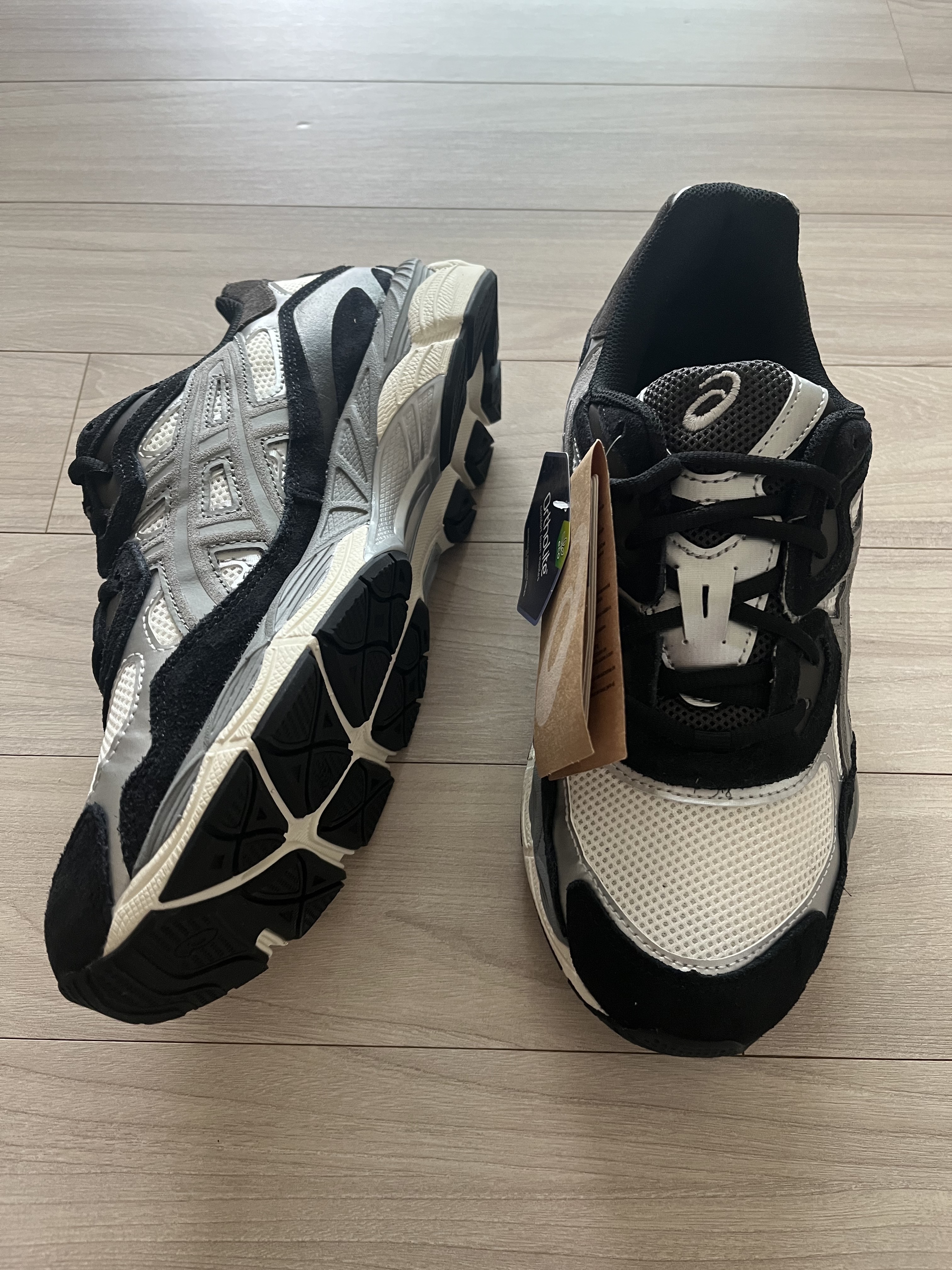 Asics Gel-NYC Ivory Clay Grey 착용 스타일 - 2