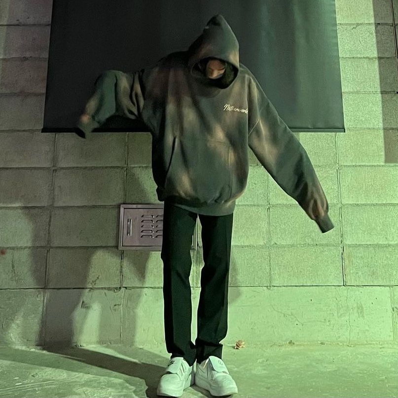 Netherworld Washed Hoodie Grey 착용 스타일