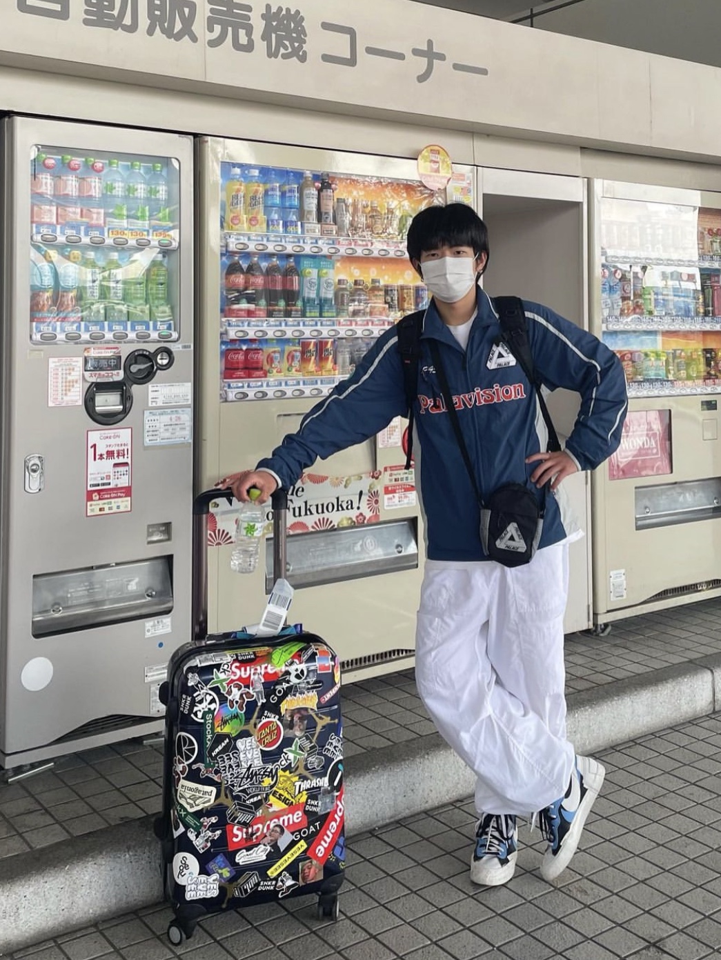 Palace Ballistic Shot Bag Black - 20FW, Palace Europa Jacket Blue - 20FW 착용 스타일 - 1