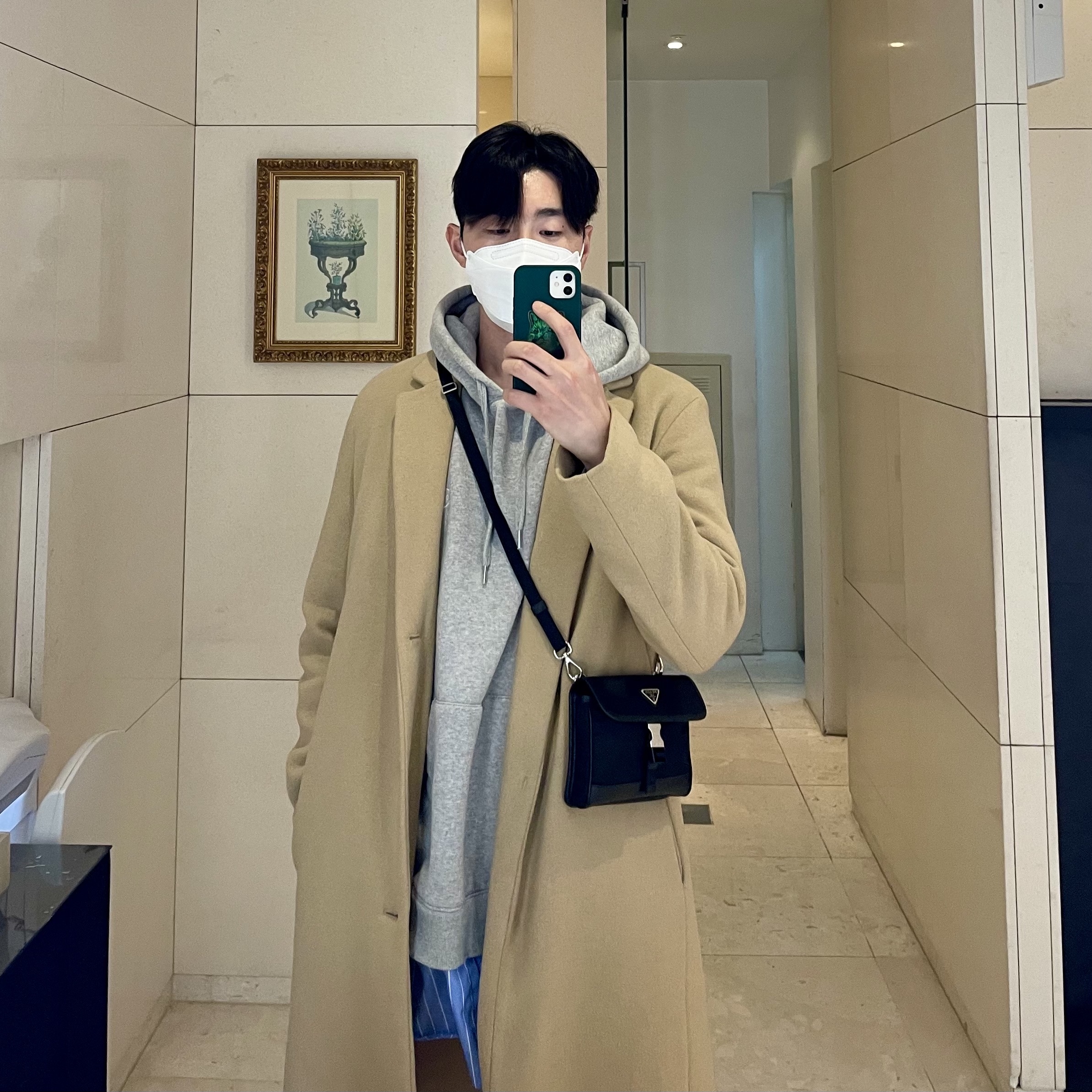 Prada Re-Nylon and Saffiano Leather Smartphone Case Black 착용 스타일