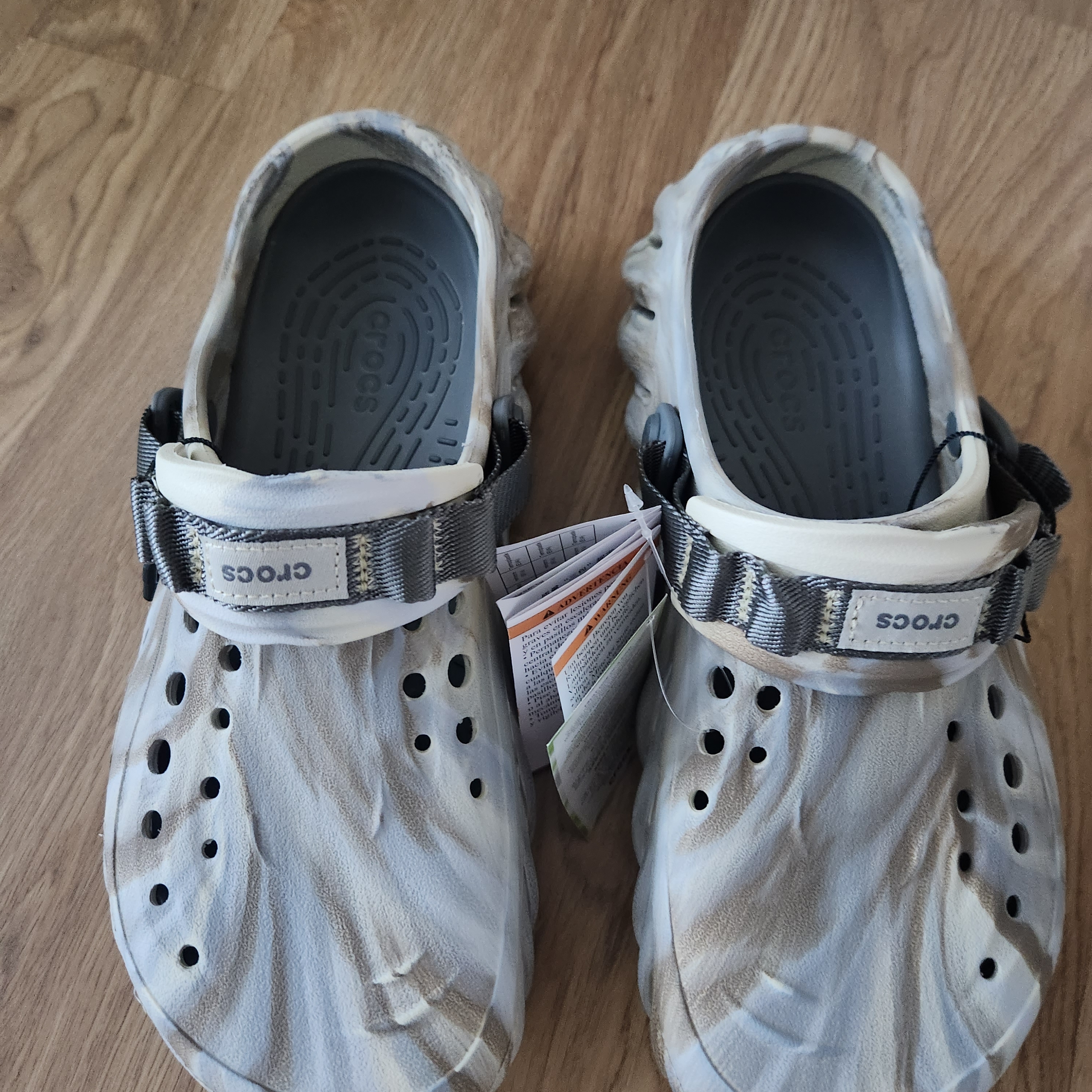 Crocs Echo Marbled Clog Bone Multi 착용 스타일
